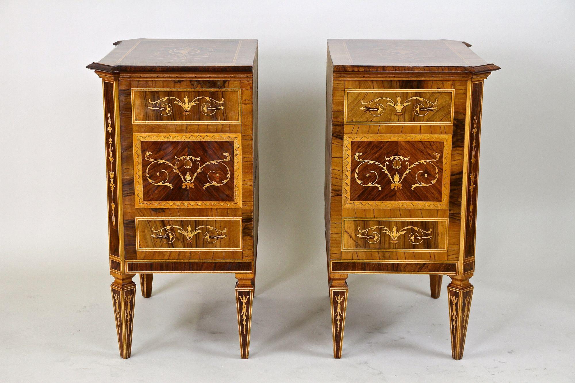 Pair of 20th Century Italian Marquetry Pillar Commodes / Side Tables, Ca. 1930 6