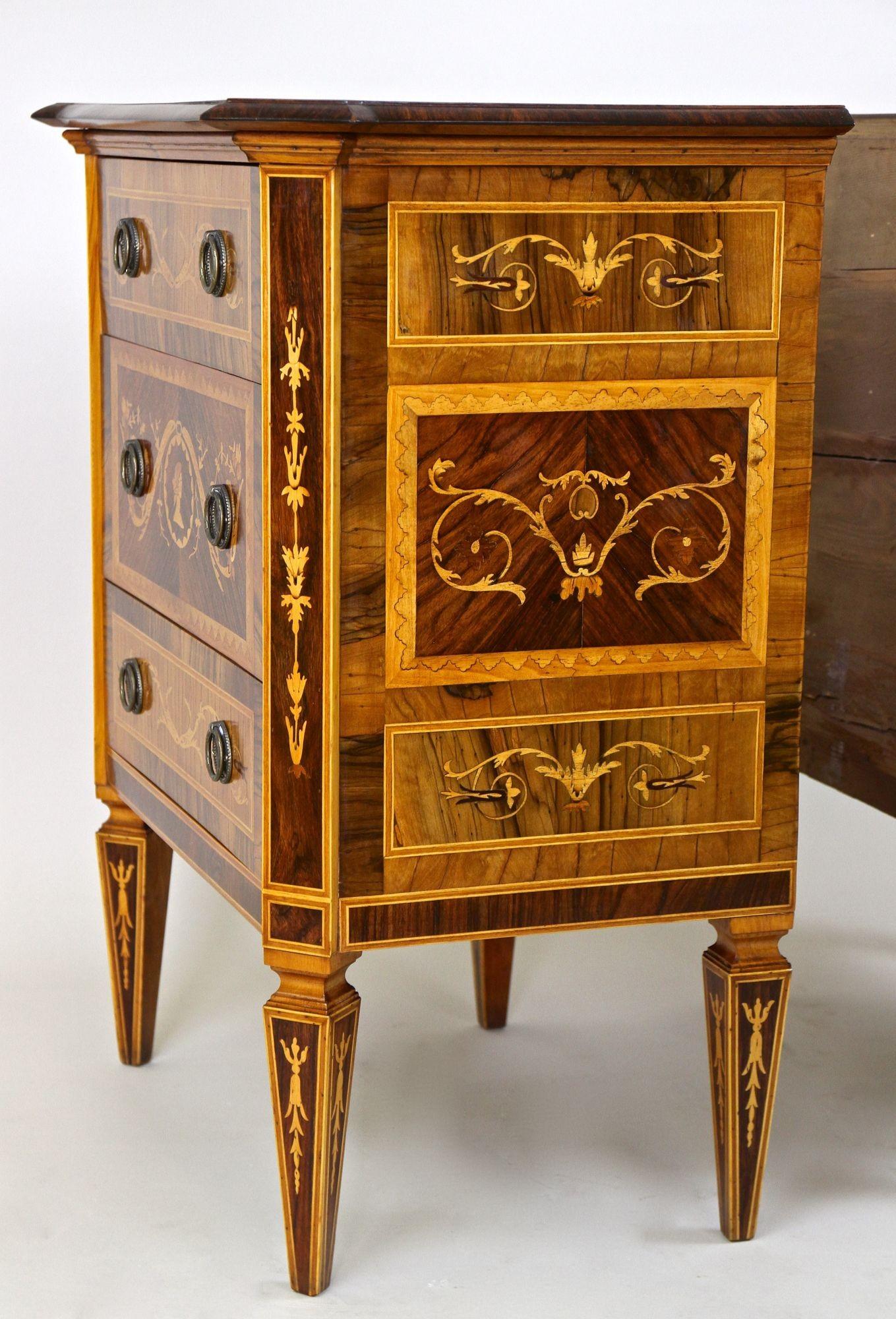 Pair of 20th Century Italian Marquetry Pillar Commodes / Side Tables, Ca. 1930 7