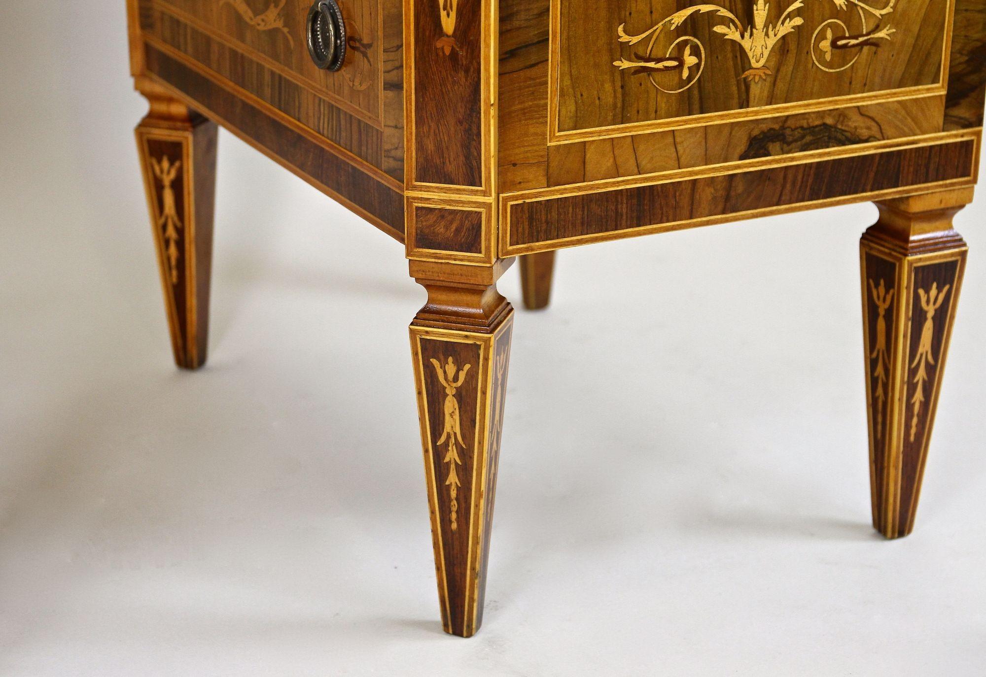 Pair of 20th Century Italian Marquetry Pillar Commodes / Side Tables, Ca. 1930 12