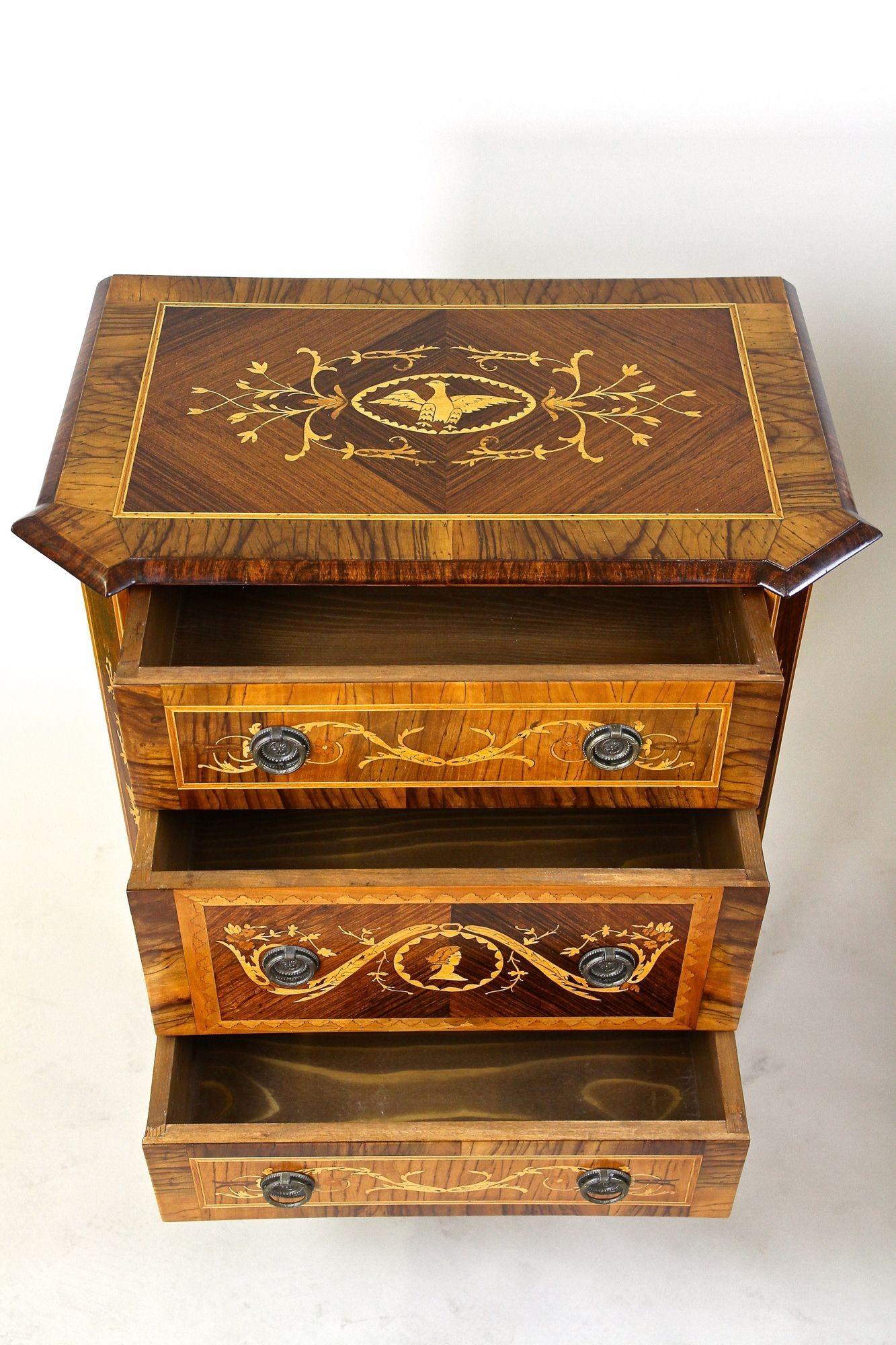 Pair of 20th Century Italian Marquetry Pillar Commodes / Side Tables, Ca. 1930 4
