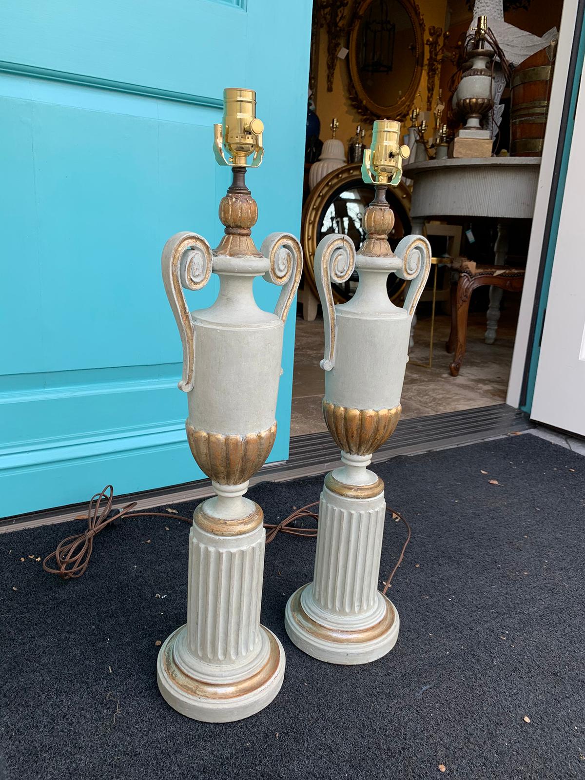 Hand-Painted Pair of 20th Century Italian Neoclassical Carved Wood Urns as Lamps For Sale