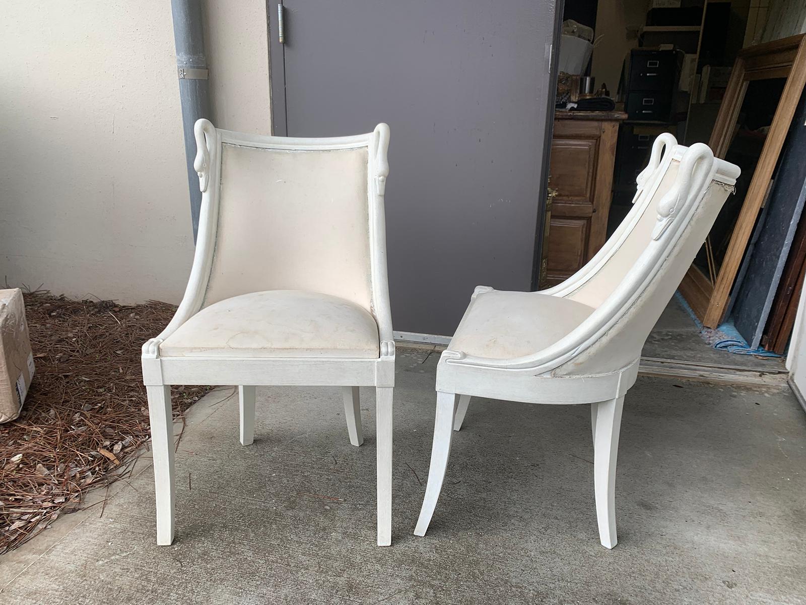 Pair of 20th Century Italian Neoclassical Gondola Painted Chairs with Swan Motif In Good Condition In Atlanta, GA