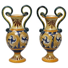 Coppia di vasi in ceramica dipinta italiana del XX secolo