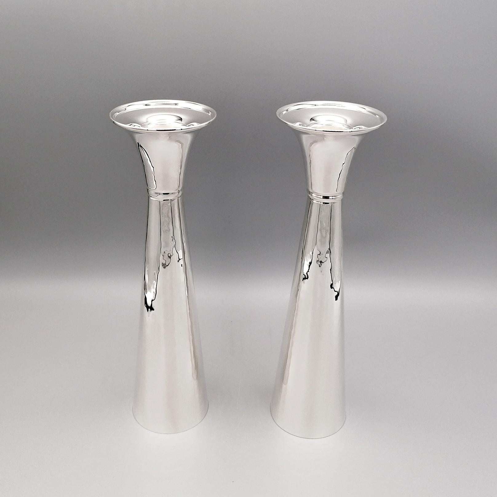 Paar italienische Sterlingsilber-Champagnerflöten-Vasen-Kandelaber des 20. Jahrhunderts (Italienisch) im Angebot
