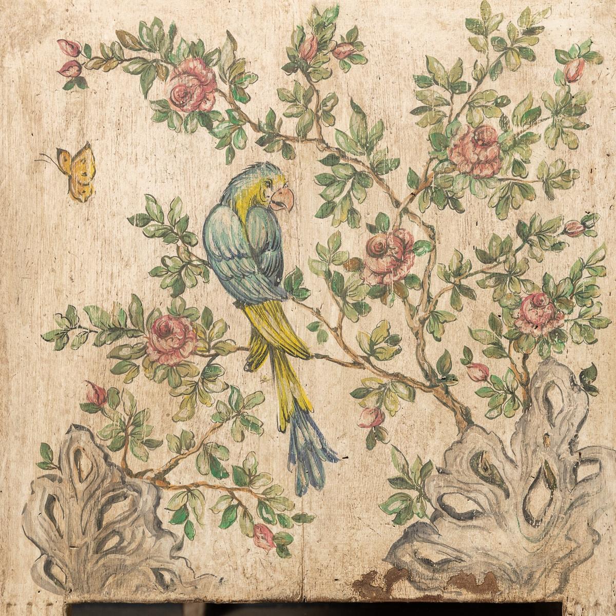 Coppia di commodes in legno del XX secolo con tema naturalistico c.1900 in vendita 11