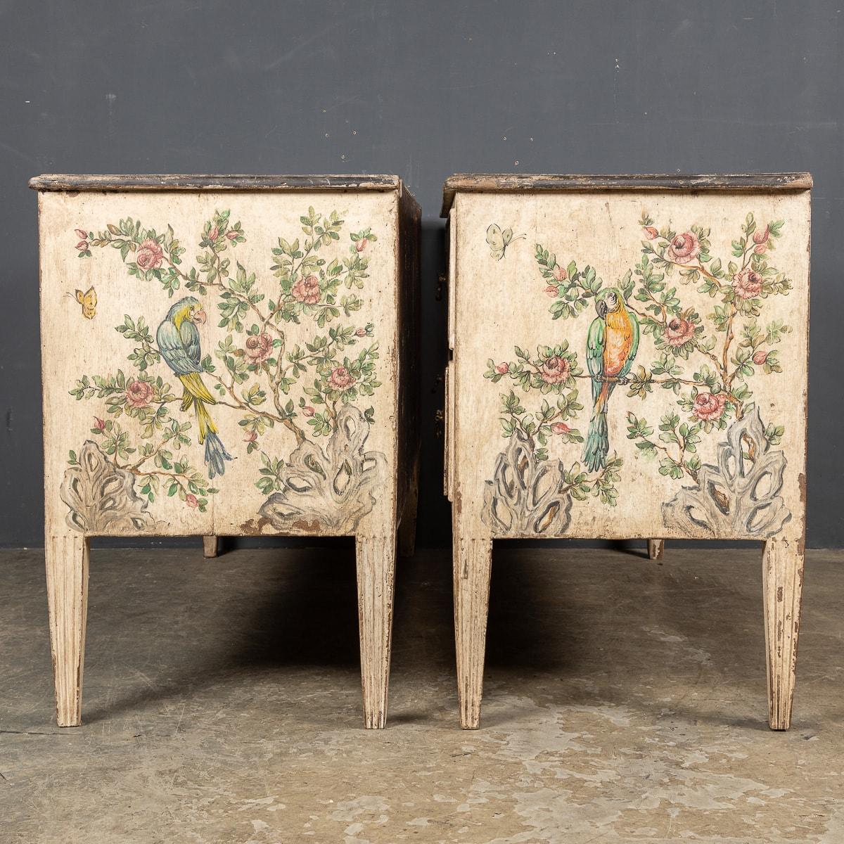Altro Coppia di commodes in legno del XX secolo con tema naturalistico c.1900 in vendita