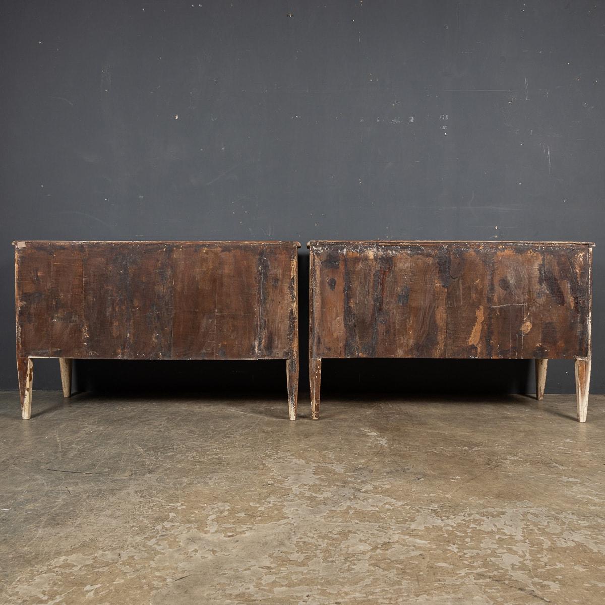 Pair Of 20th Century Italian Wooden Commodes With Naturalistic Theme c.1900 In Good Condition For Sale In Royal Tunbridge Wells, Kent