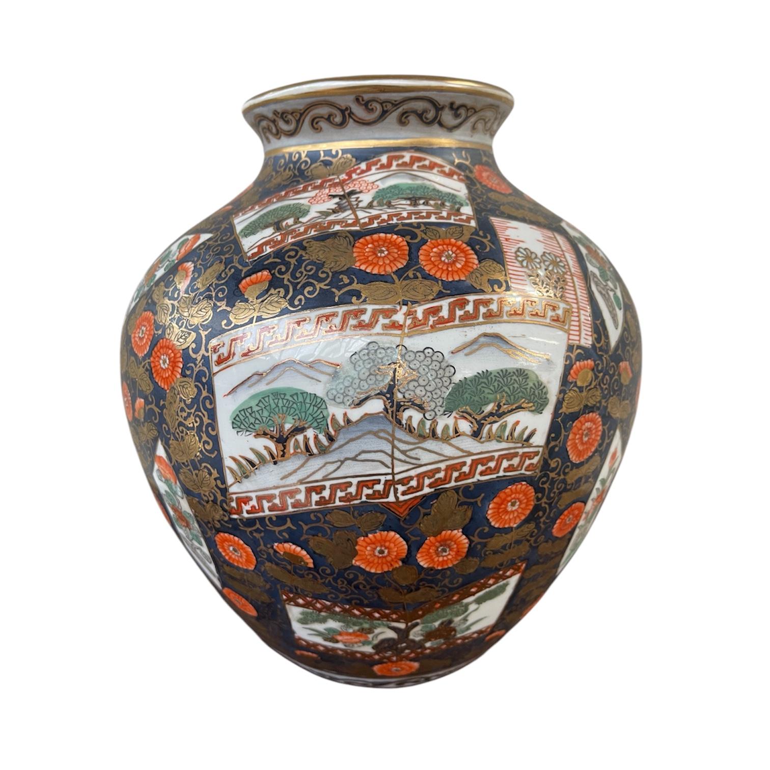 Peint à la main Paire de vases japonais Amari du 20e siècle en vente