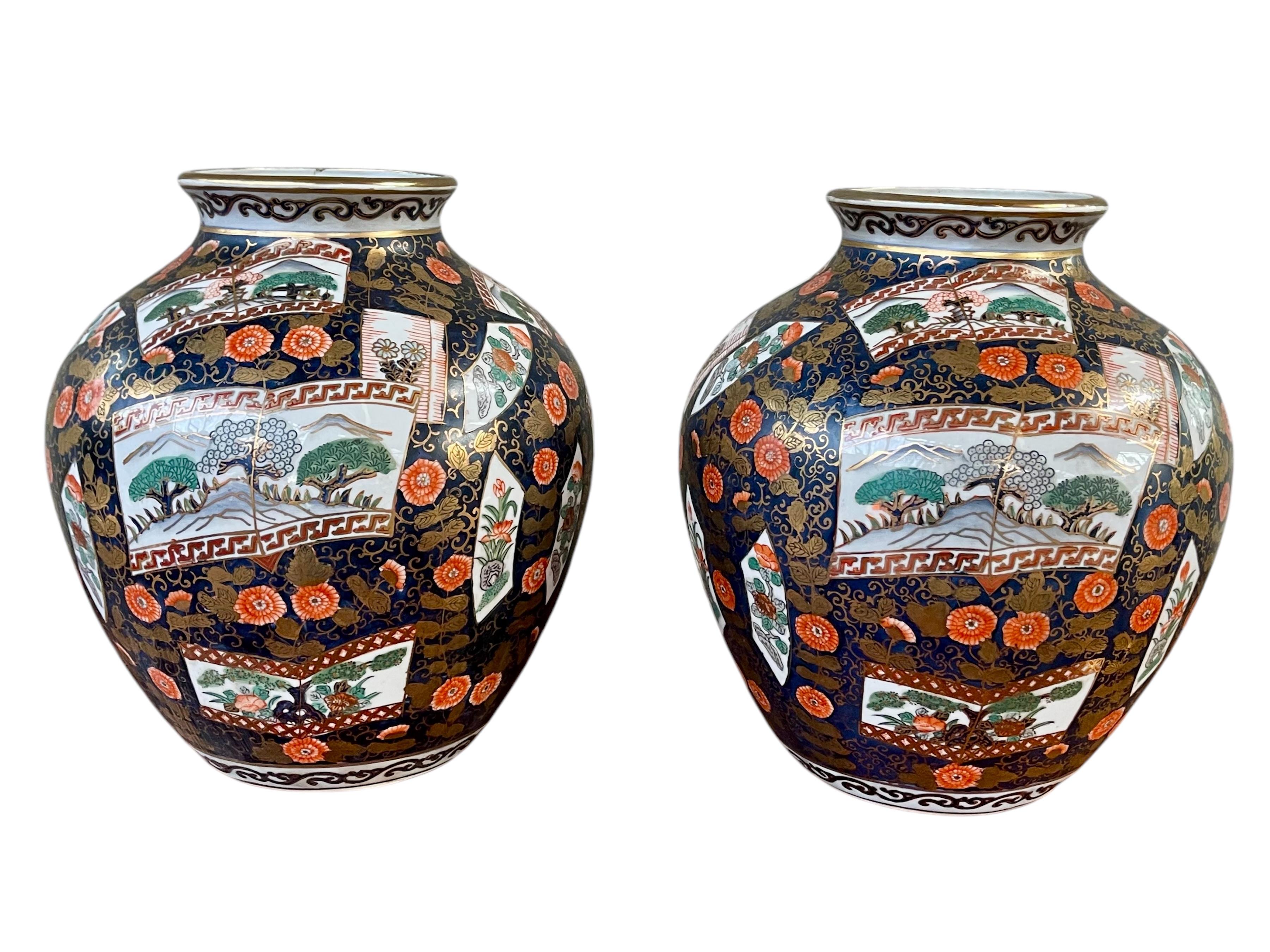Paire de vases japonais Amari du 20e siècle Bon état - En vente à Southall, GB