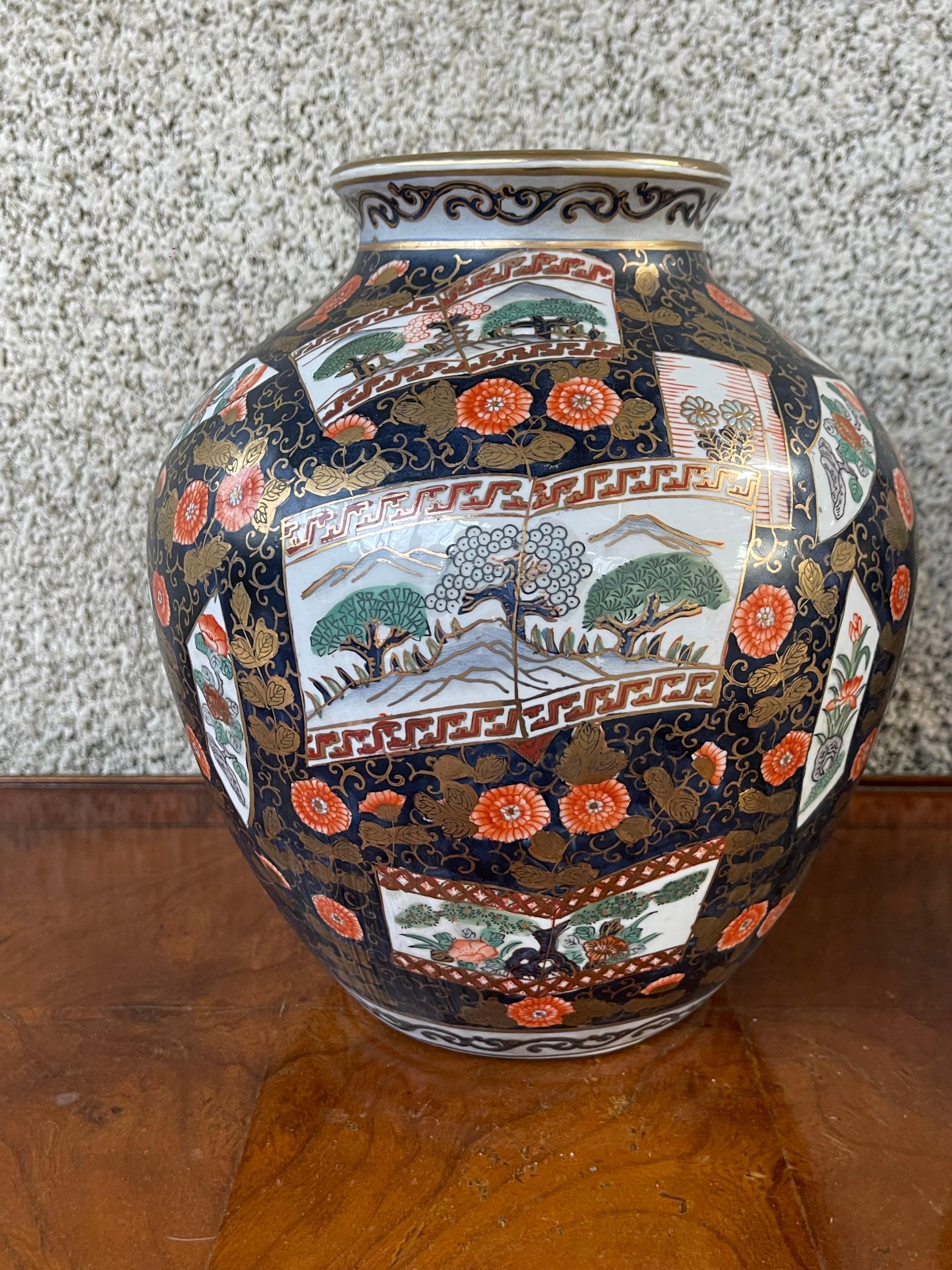 Céramique Paire de vases japonais Amari du 20e siècle en vente