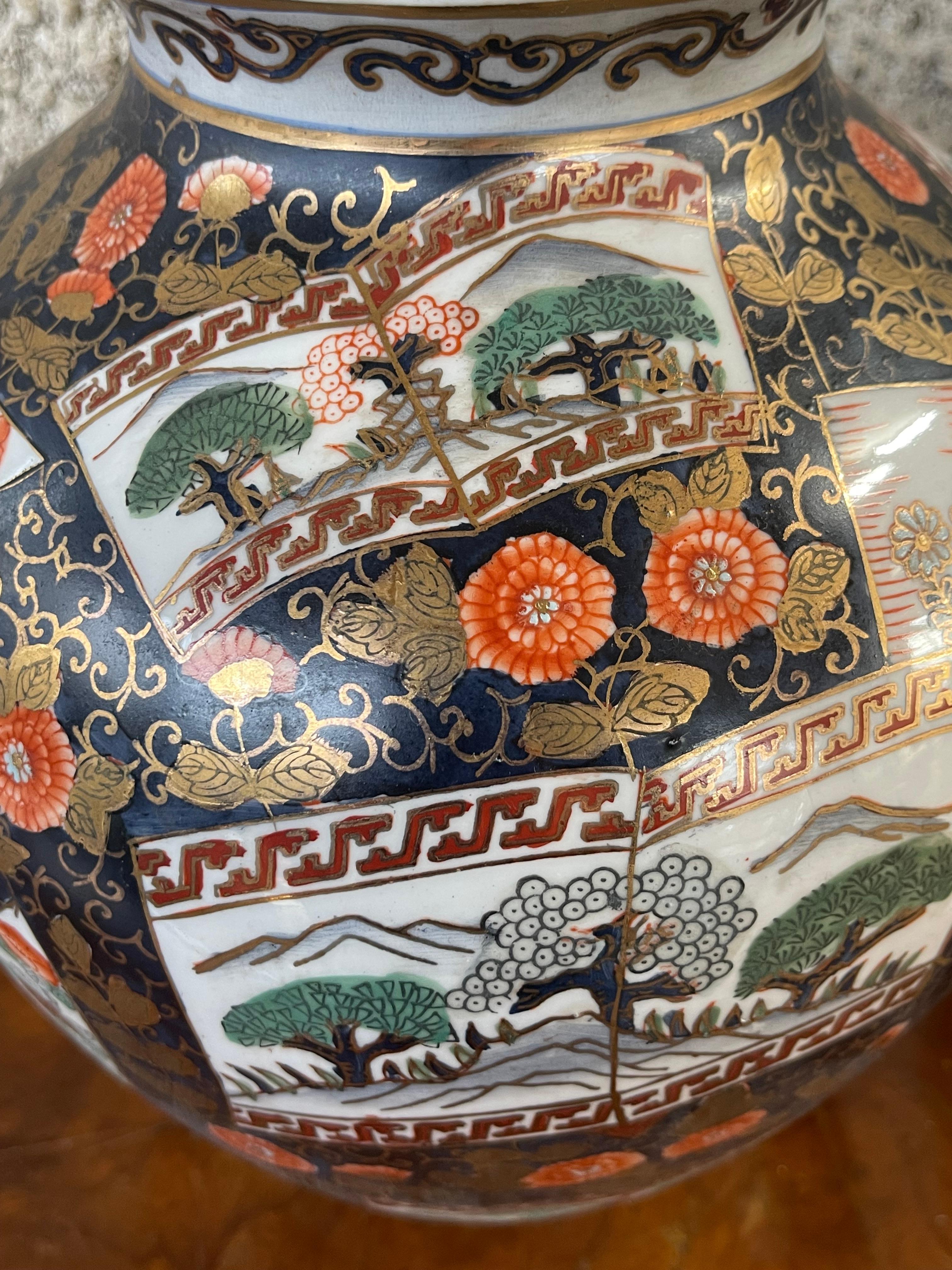 Paire de vases japonais Amari du 20e siècle en vente 1