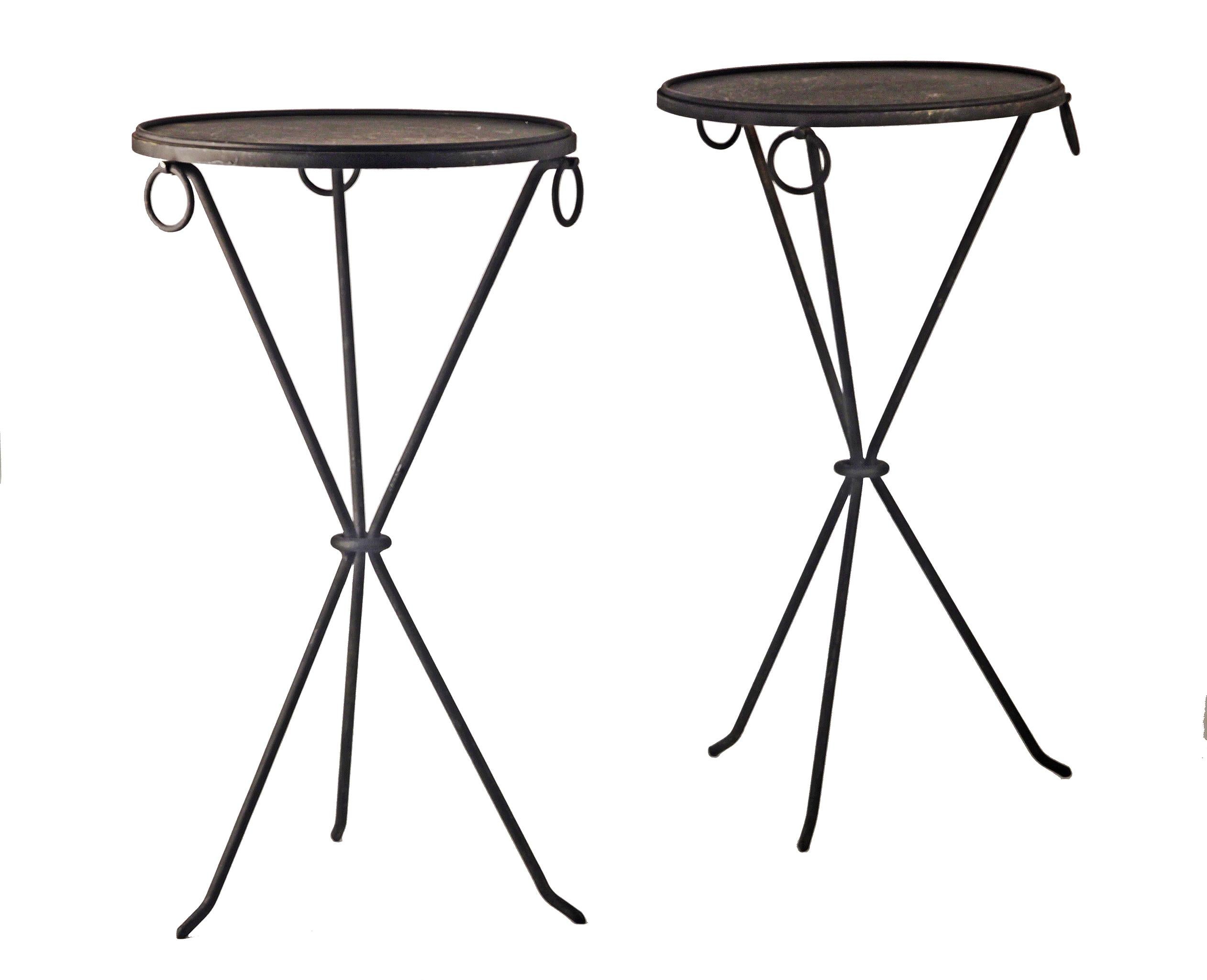 Paire de tables de guéridon en fer forgé du milieu du XXe siècle, conçues par Jean Michele-Frank pour la société Comte S.A.

Par : Jean-Michel Frank, Comte S.A.
Matériau : métal, fer, fer forgé, tôle, pantalon
Technique : coulé, moulé, martelé,