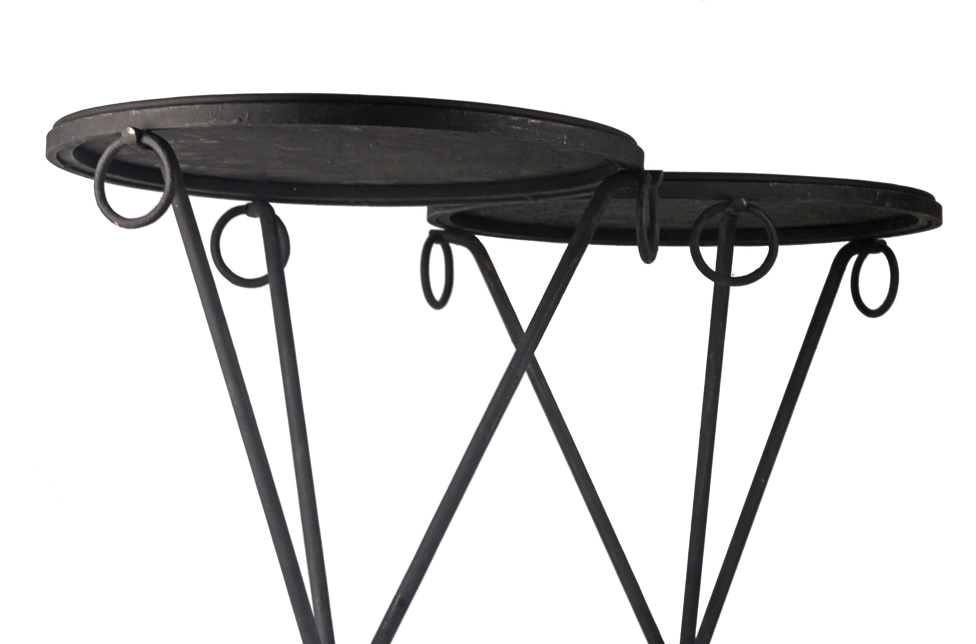 Moulage Paire de tables en fer Guéridon Design/One du 20e siècle par Comte en vente