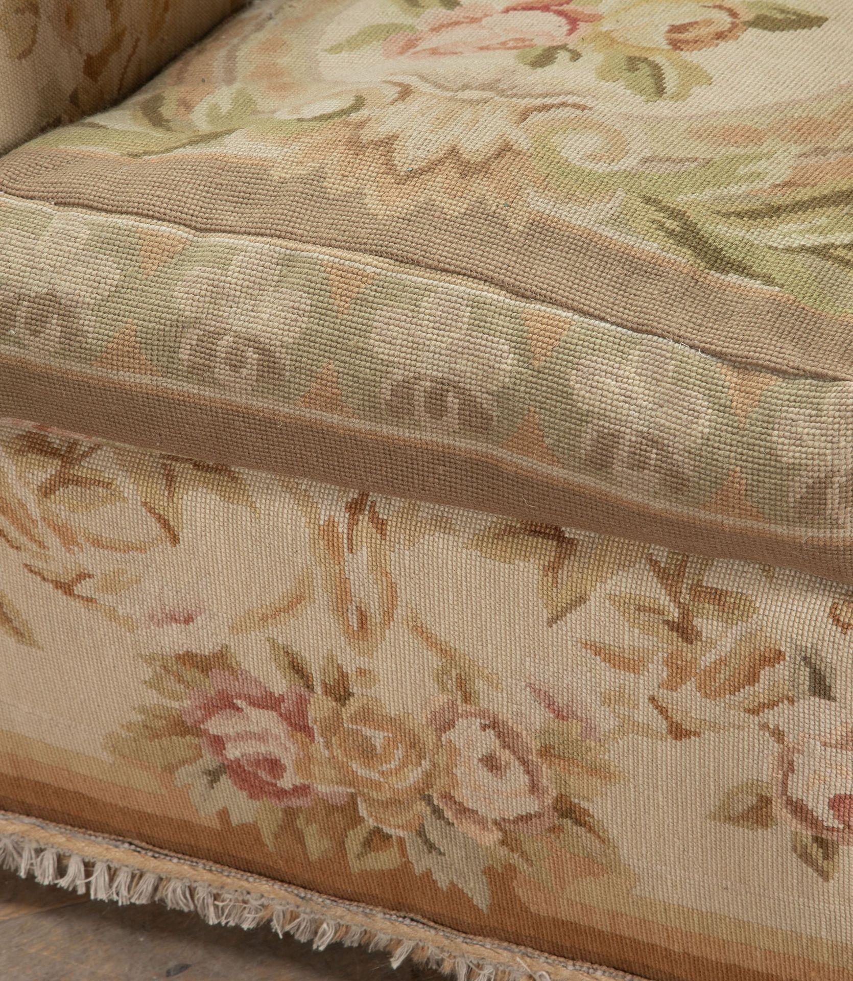 Coppia di poltrone con arazzo di Knole del XX secolo in vendita 6
