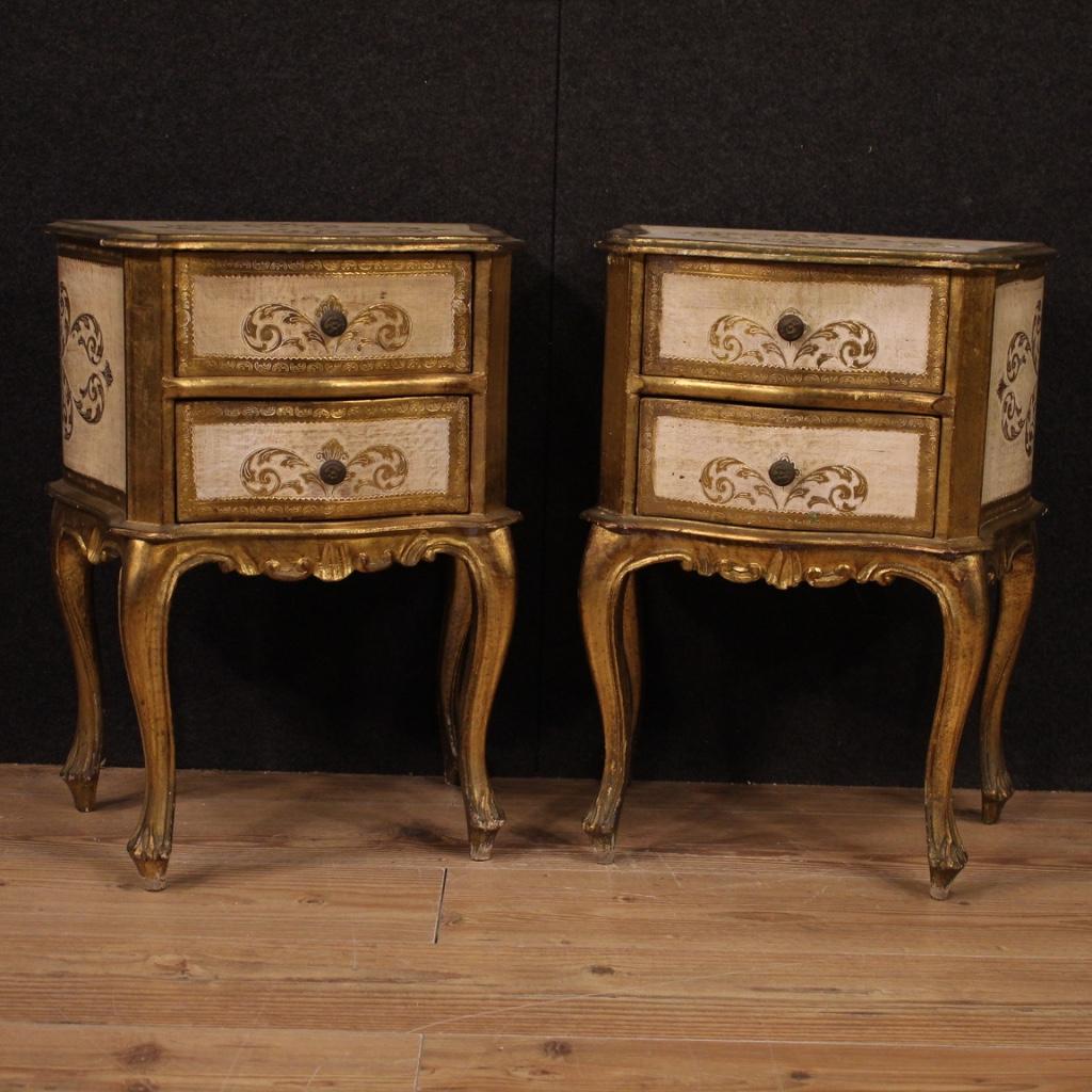 Pair of 20th century Florentine bedside tables. Furniture of particularly small size in lacquered and gilded wood, of beautiful decoration. Ideal bedside tables for a bedroom or living room equipped with two discrete capacity front drawers.