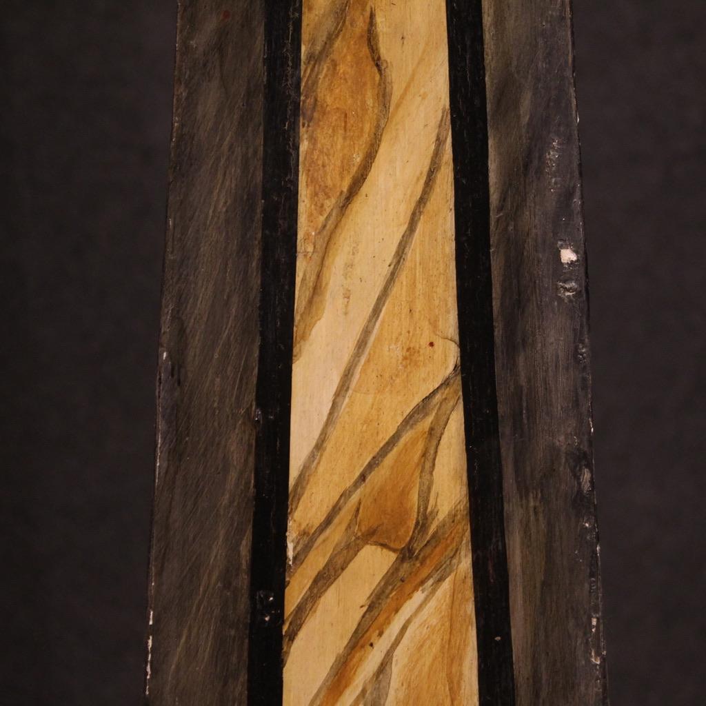 Mid-20th Century Paire d'obélisques italiens en bois laqué et peint du 20e siècle, années 1930 en vente