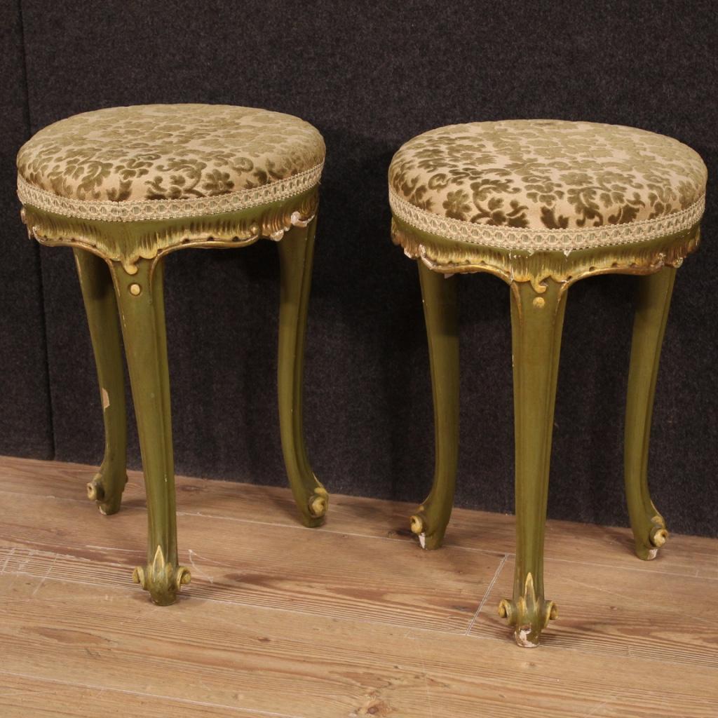 Pair of Venetian stools from the 20th century. Furniture in lacquered and painted wood with beautiful lines and pleasant decor. Small pouf ideal to be placed in a living room or studio, upholstered in damask velvet with some signs of wear (see