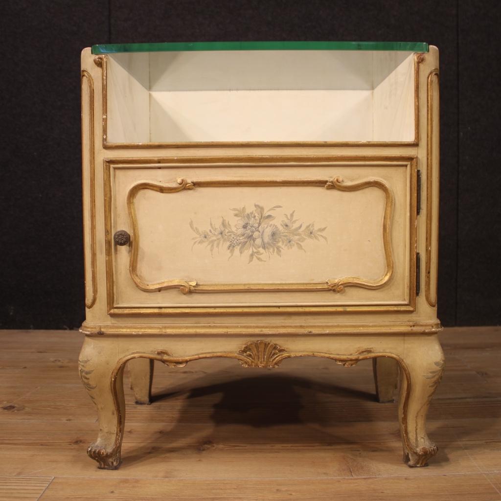 Pair of 20th Century Lacquered Painted Giltwood French Bedside Tables, 1960 3