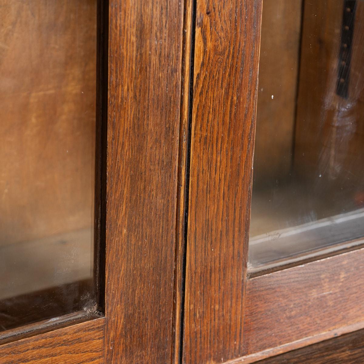 Pair Of 20th Century Large Victorian Oak Bookcase c.1900 For Sale 6