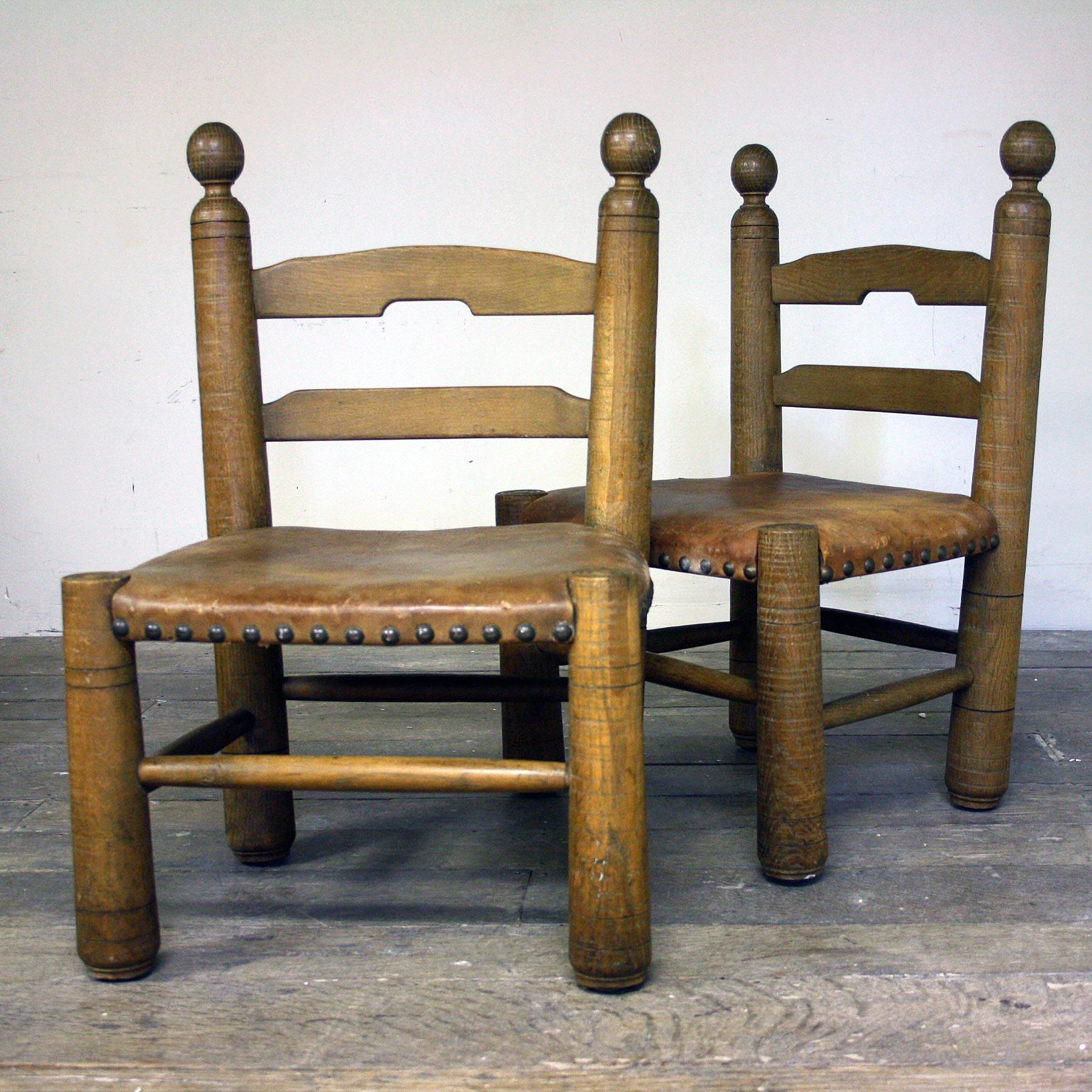 Paire de chaises en cuir du 20ème siècle ATTR. à Charles Dudouyt en vente 4