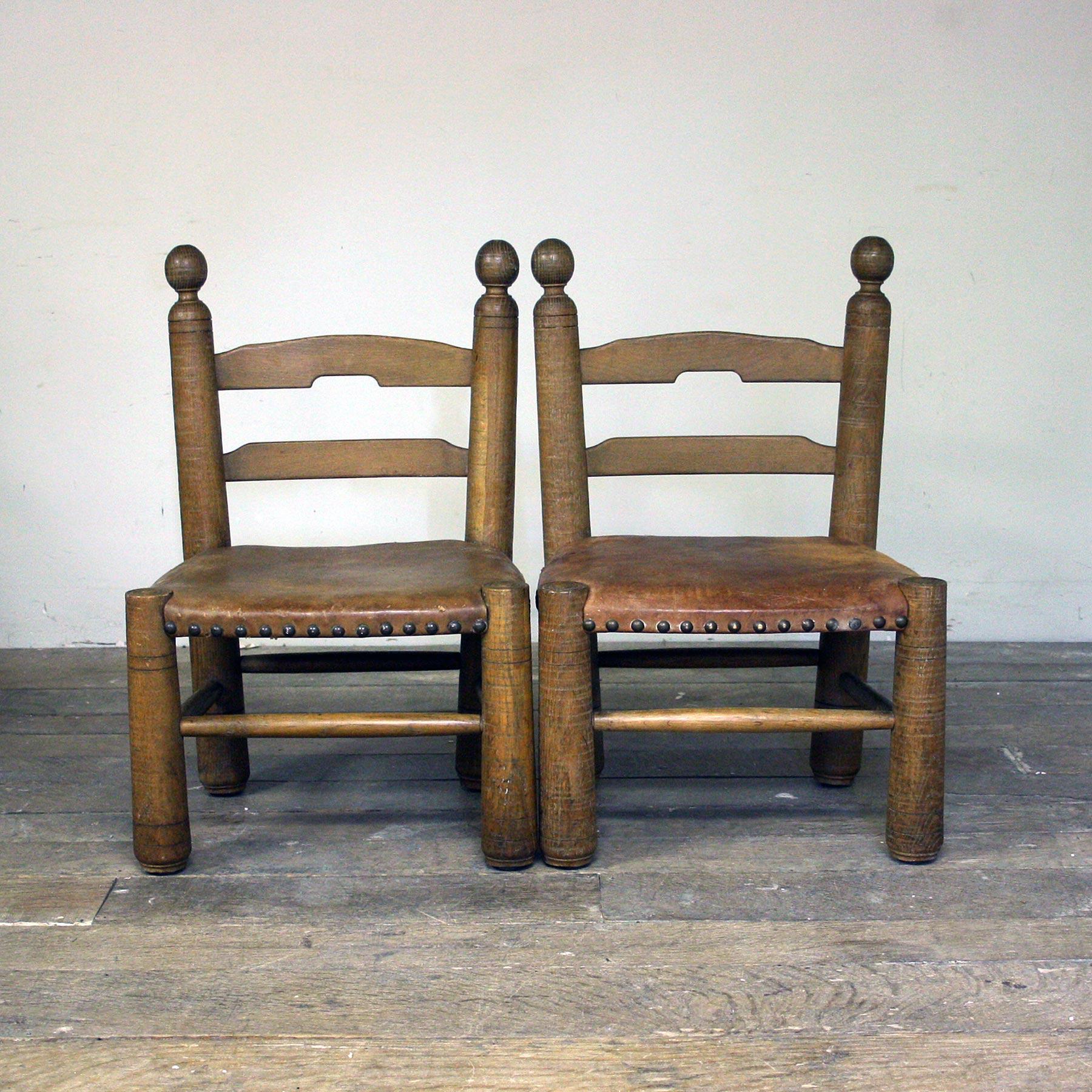 Paire de chaises en cuir du 20ème siècle ATTR. à Charles Dudouyt en vente 5