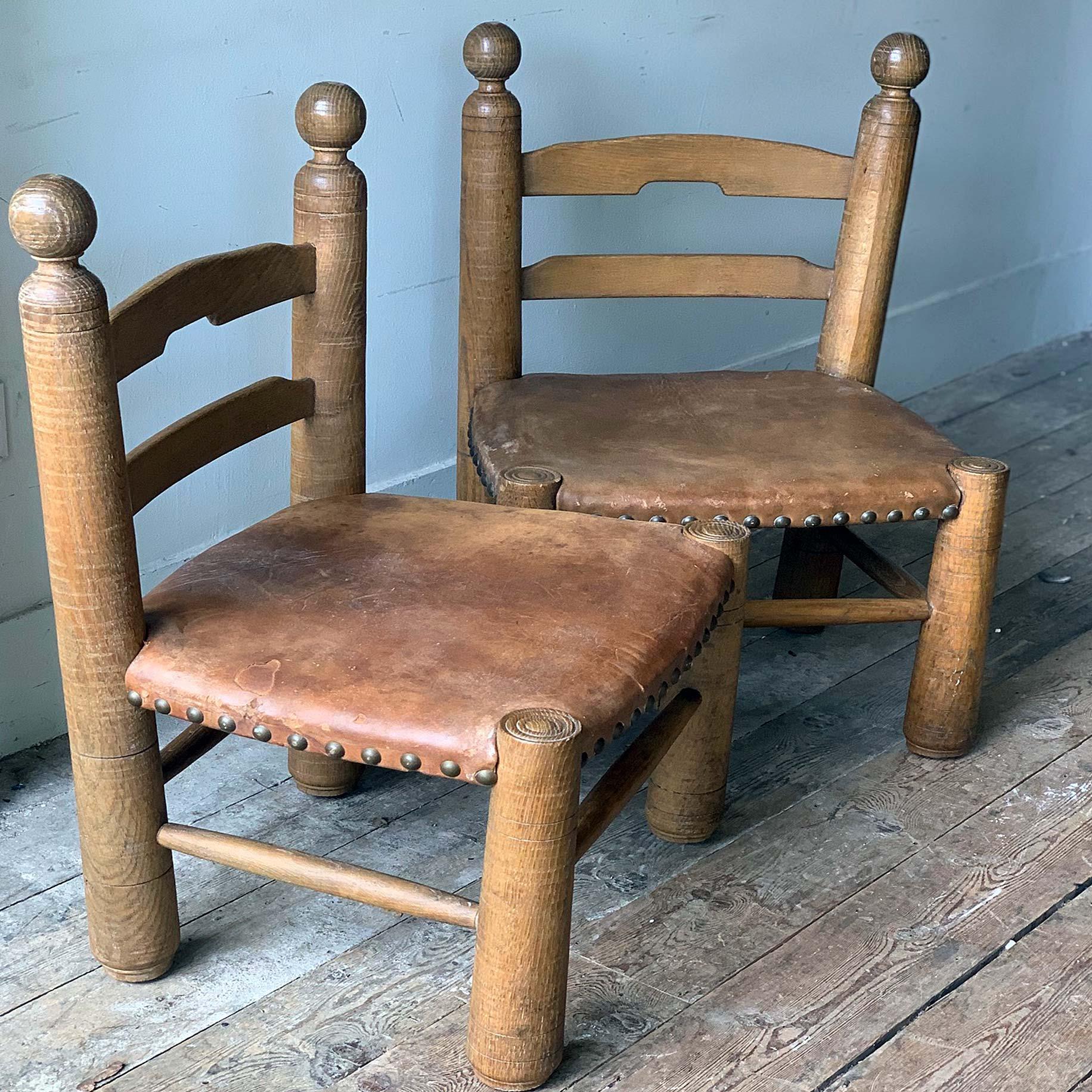 Paire de chaises en cuir du 20ème siècle ATTR. à Charles Dudouyt en vente 8