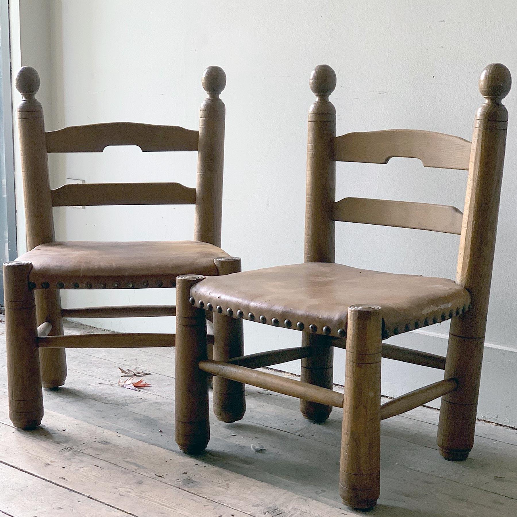 Paire de chaises en cuir du 20ème siècle ATTR. à Charles Dudouyt en vente 9
