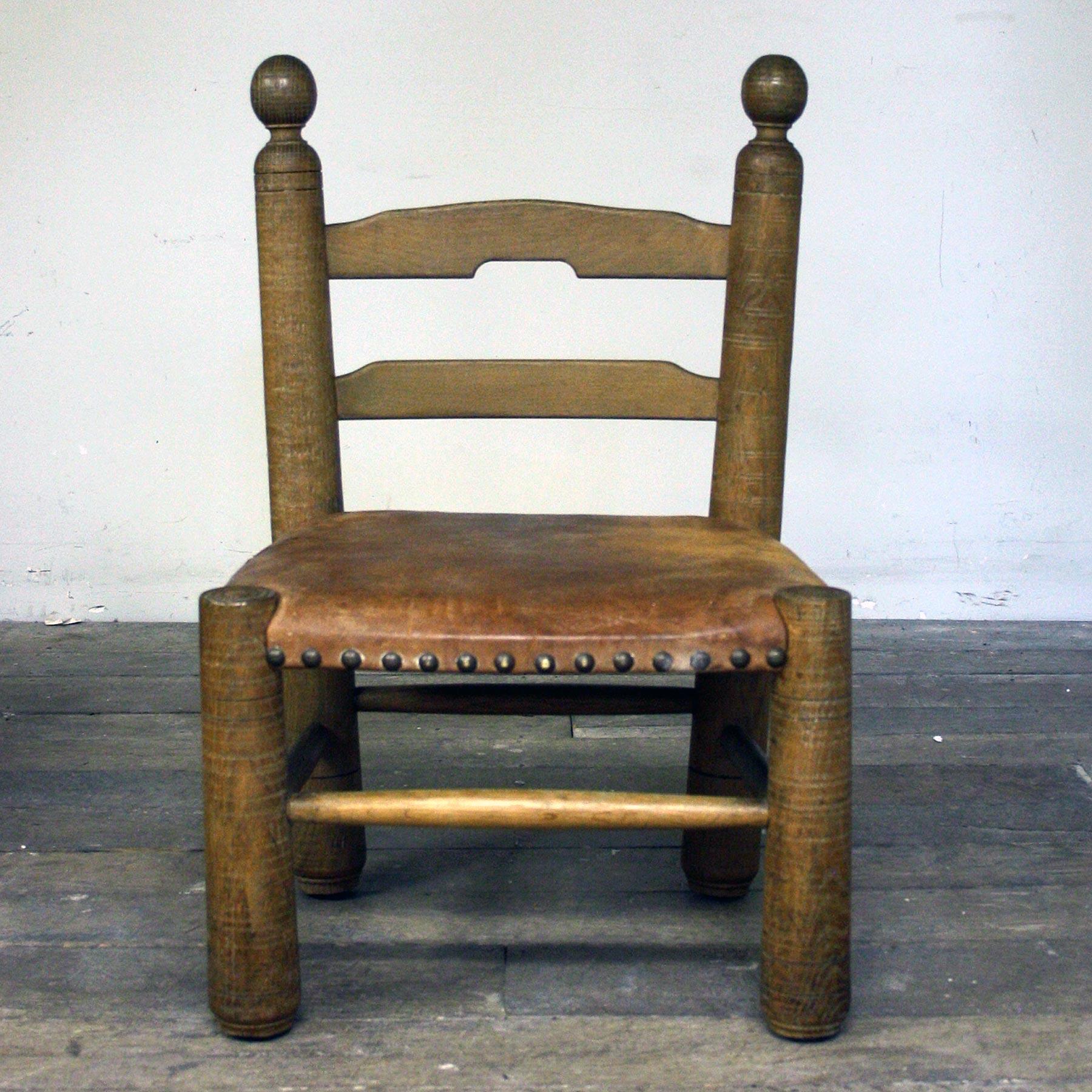 Paire de chaises en cuir du 20ème siècle ATTR. à Charles Dudouyt en vente 10