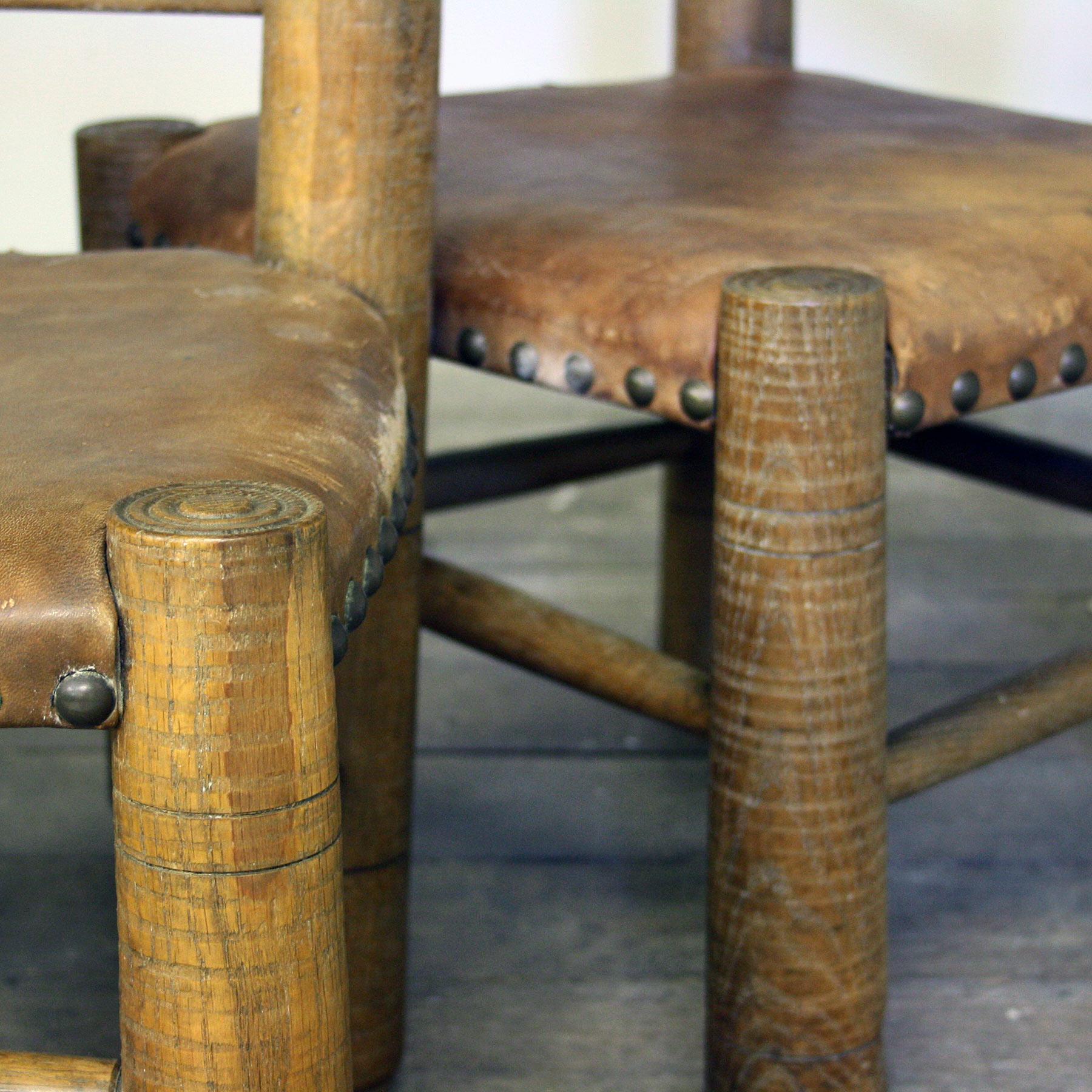 Autre Paire de chaises en cuir du 20ème siècle ATTR. à Charles Dudouyt en vente