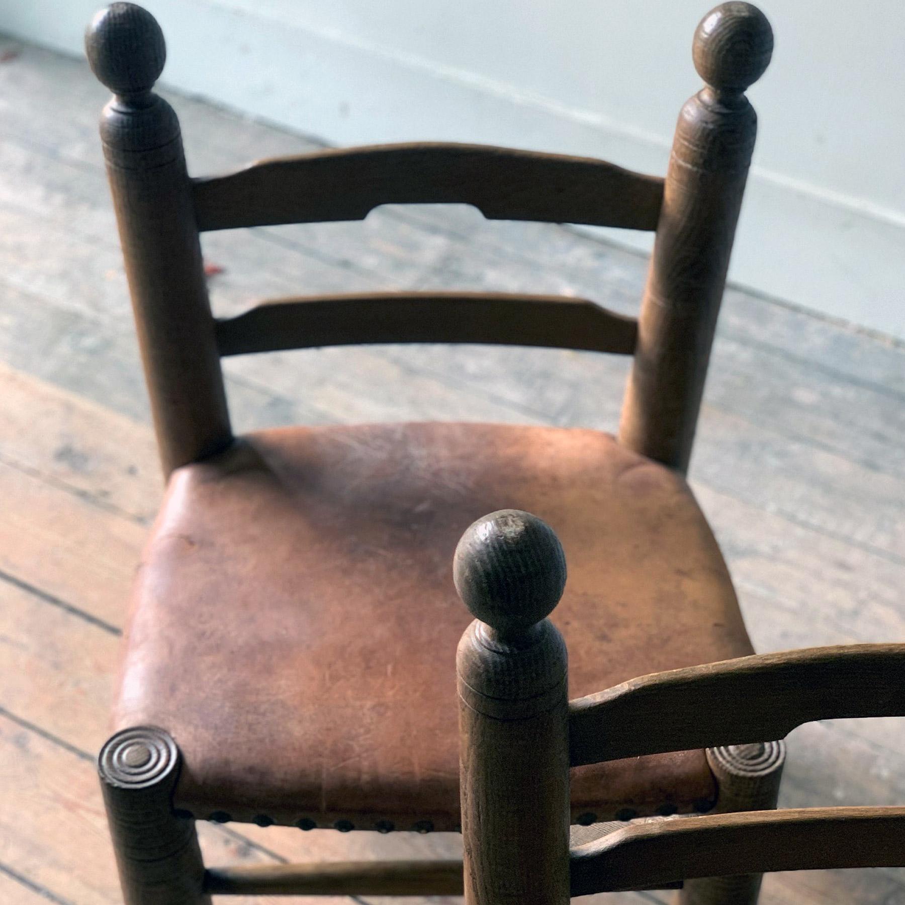 Cuir Paire de chaises en cuir du 20ème siècle ATTR. à Charles Dudouyt en vente