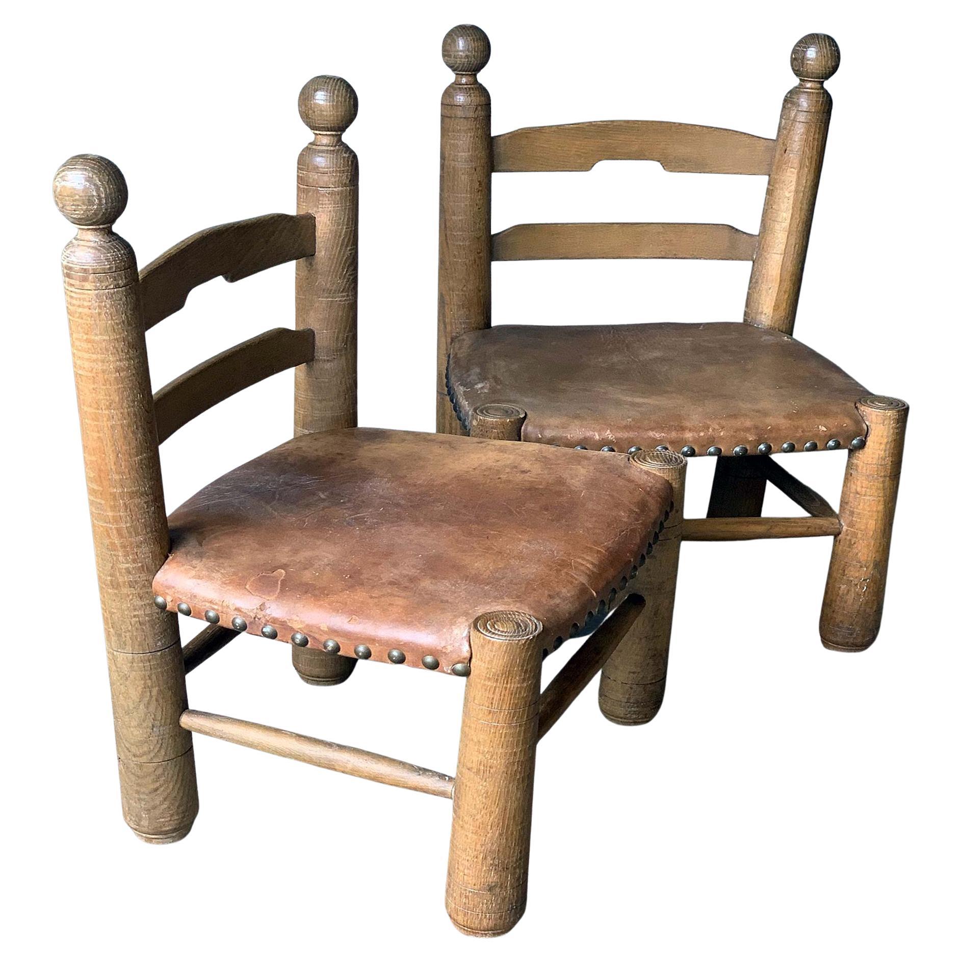 Paire de chaises en cuir du 20ème siècle ATTR. à Charles Dudouyt en vente