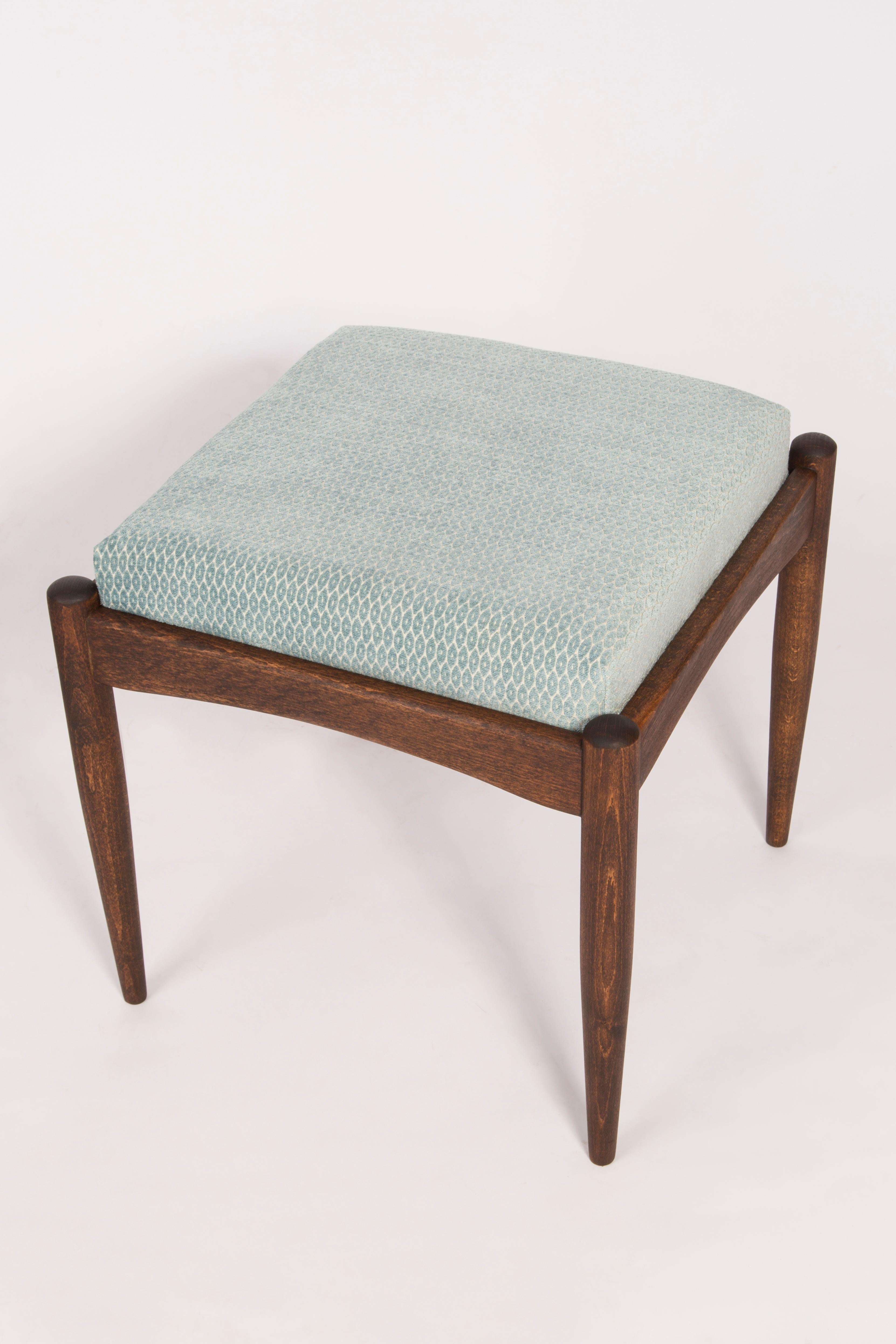 Paire de tabourets en velours bleu clair à motifs du XXe siècle, années 1960 en vente 3