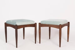 Paire de tabourets en velours bleu clair à motifs du XXe siècle, années 1960