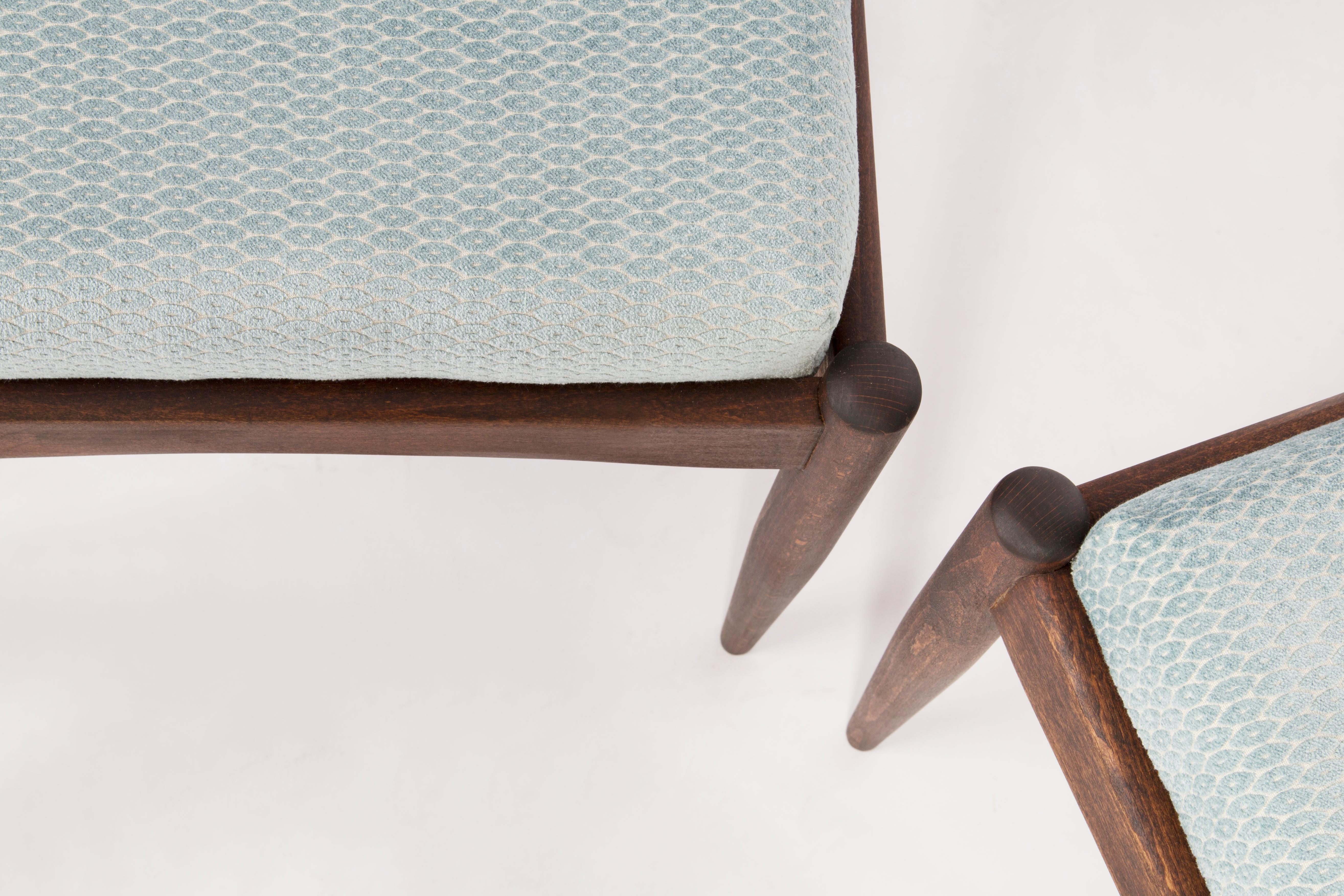 Polonais Paire de tabourets en velours bleu clair à motifs du XXe siècle, années 1960 en vente