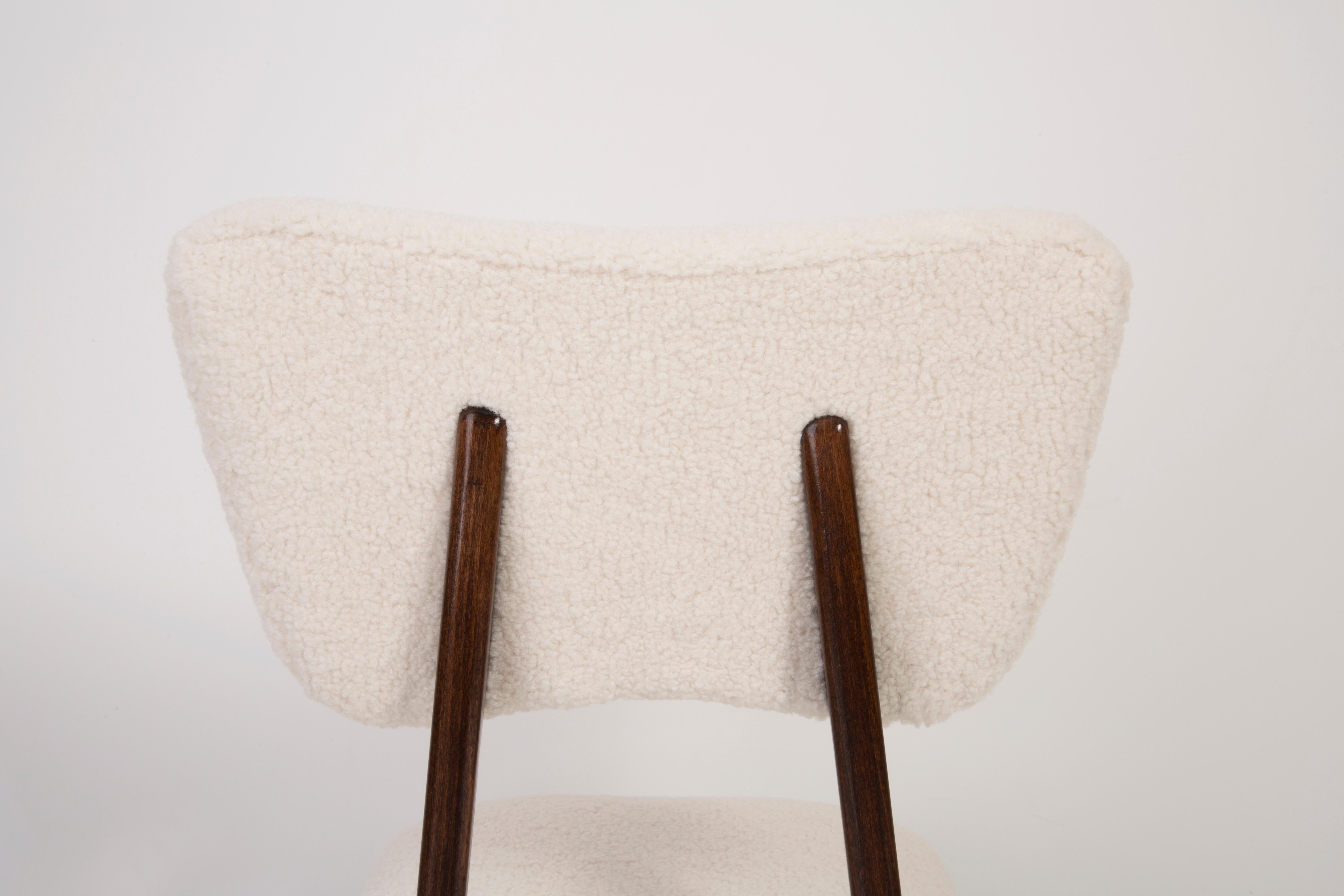 Pair of 20th Century Light Crème Boucle Chairs, 1960s In Excellent Condition For Sale In 05-080 Hornowek, PL