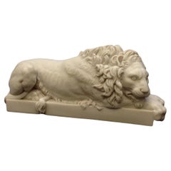Pair of 20th Century Lion Sculptures – Majestic Marble Design