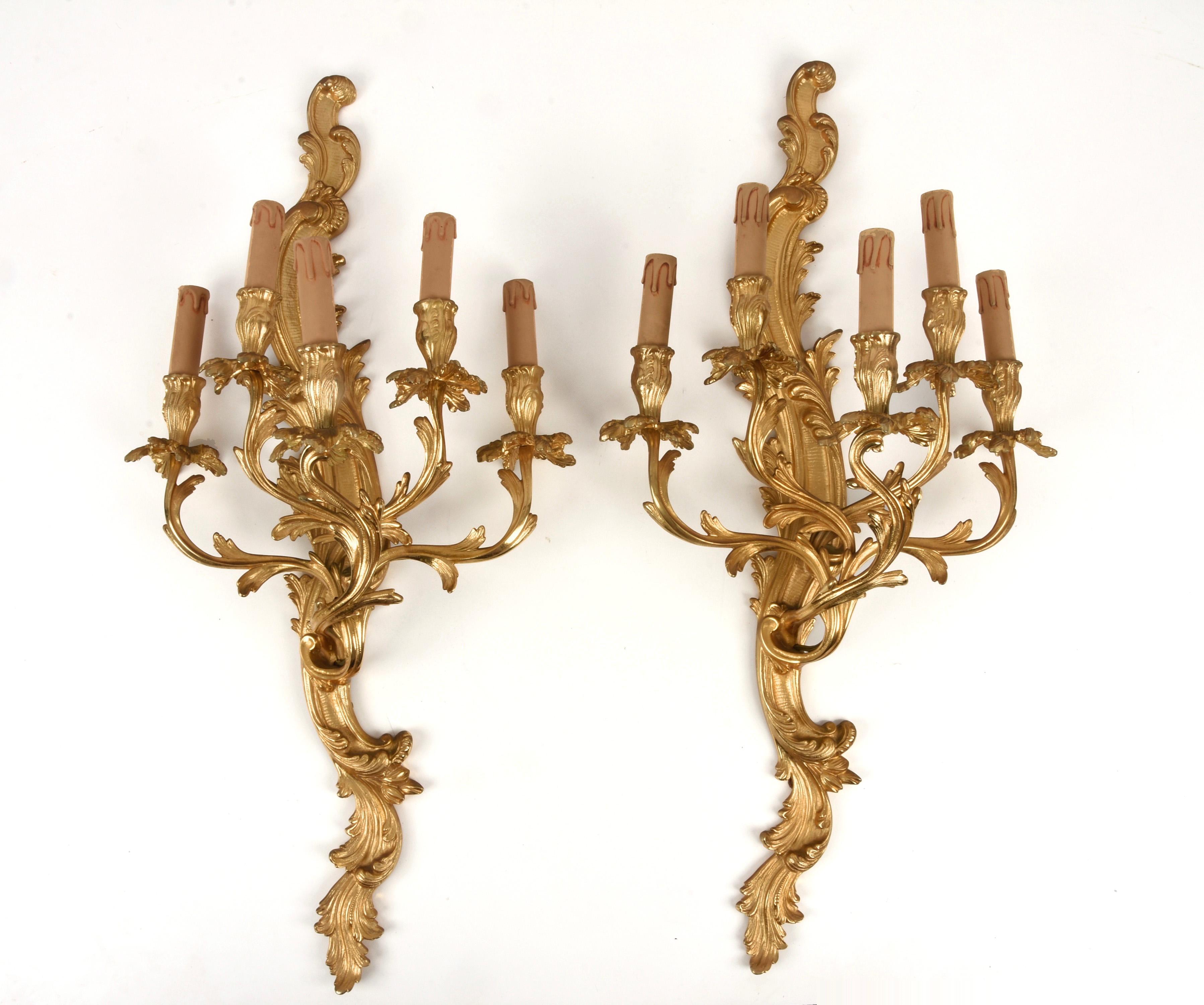 Gilt Pair of 20th Century Louis XV Style Gilded Bronze Ormolu French Wall Lights For Sale
