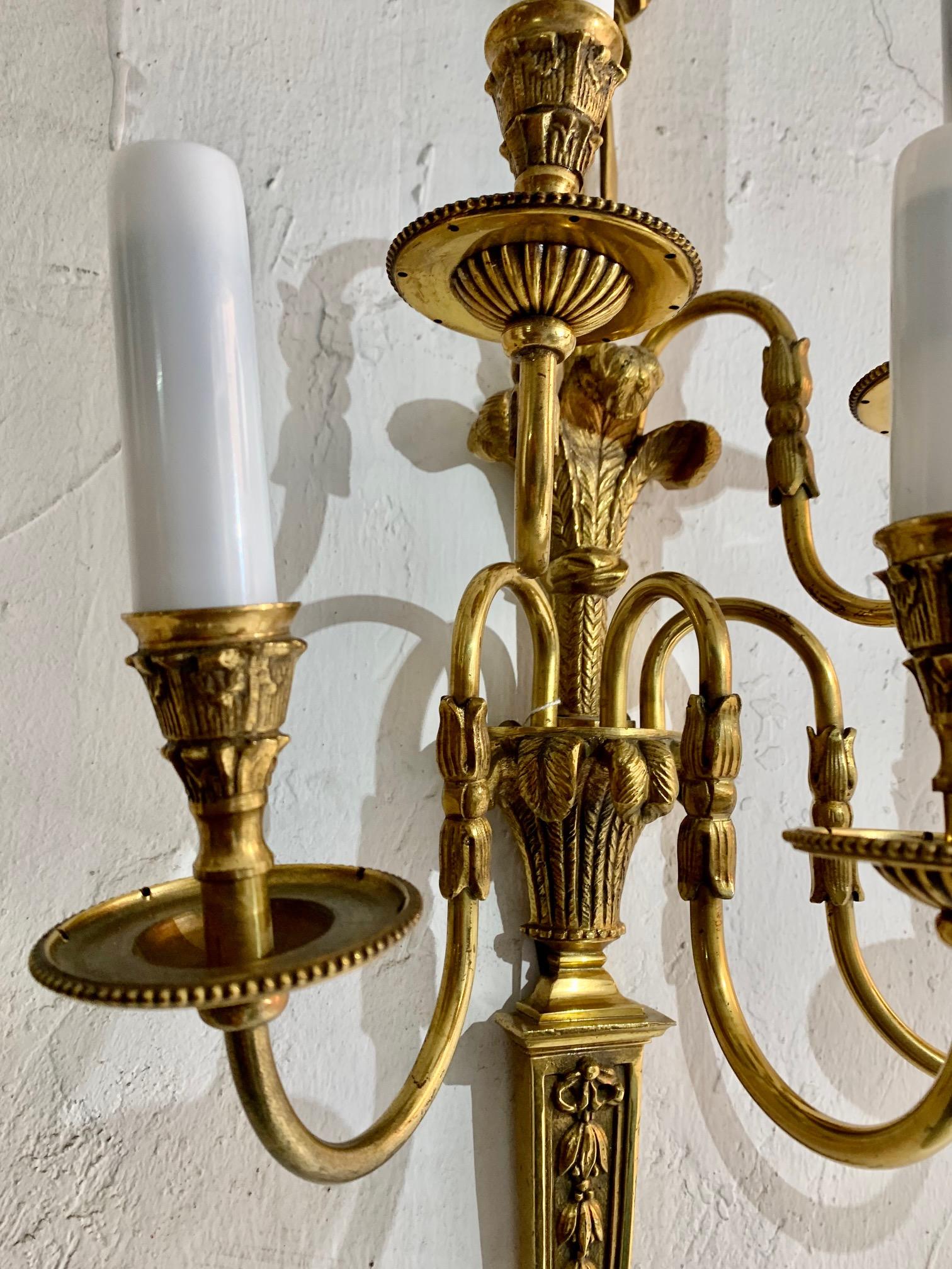 Pair of 20th Century Louis XVI Style Gilt Bronze Five Lights Wall Sconces In Good Condition For Sale In Madrid, ES
