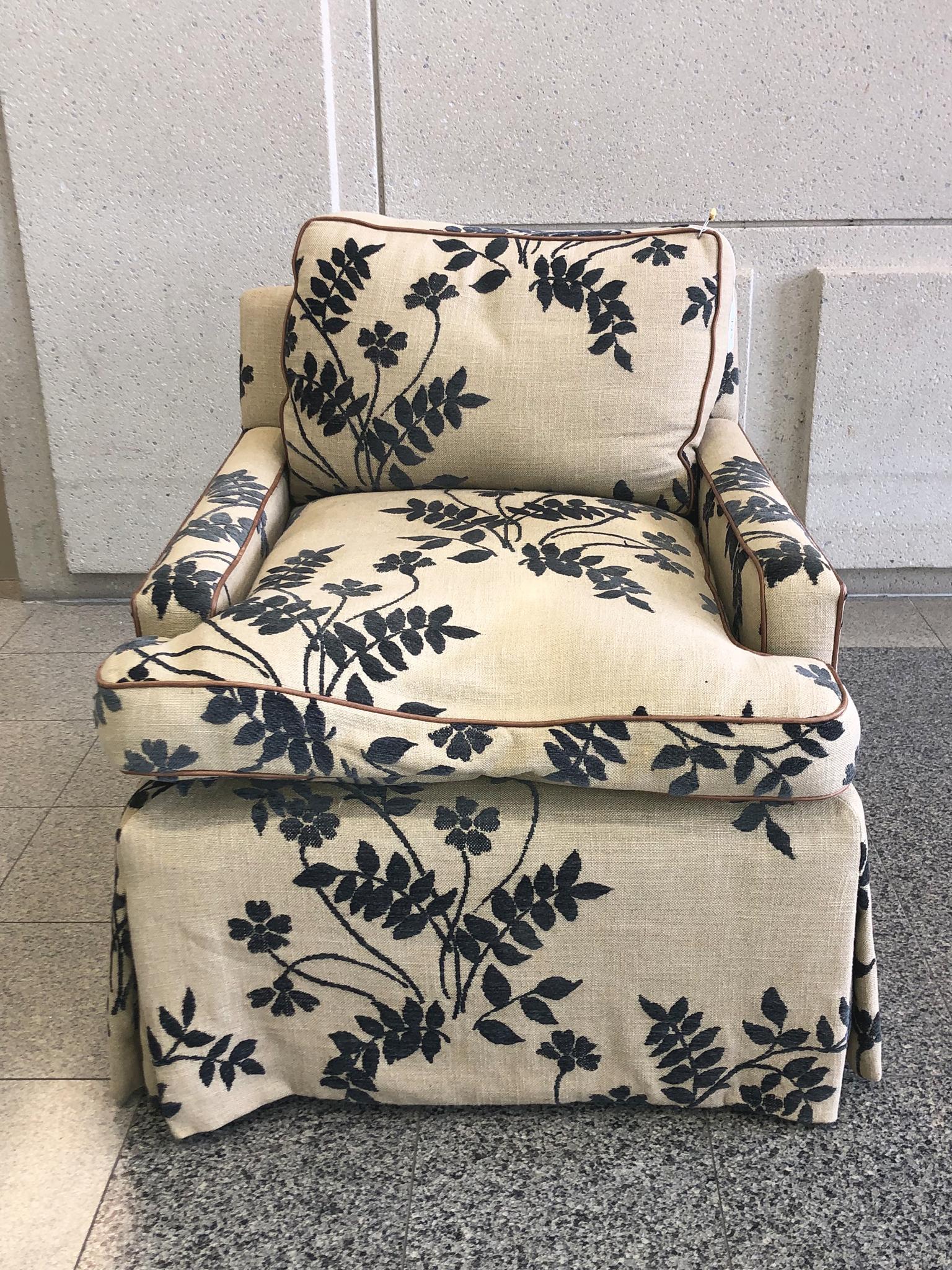 Linen Pair of 20th Century Lounge Chairs in the Style of Billy Haines