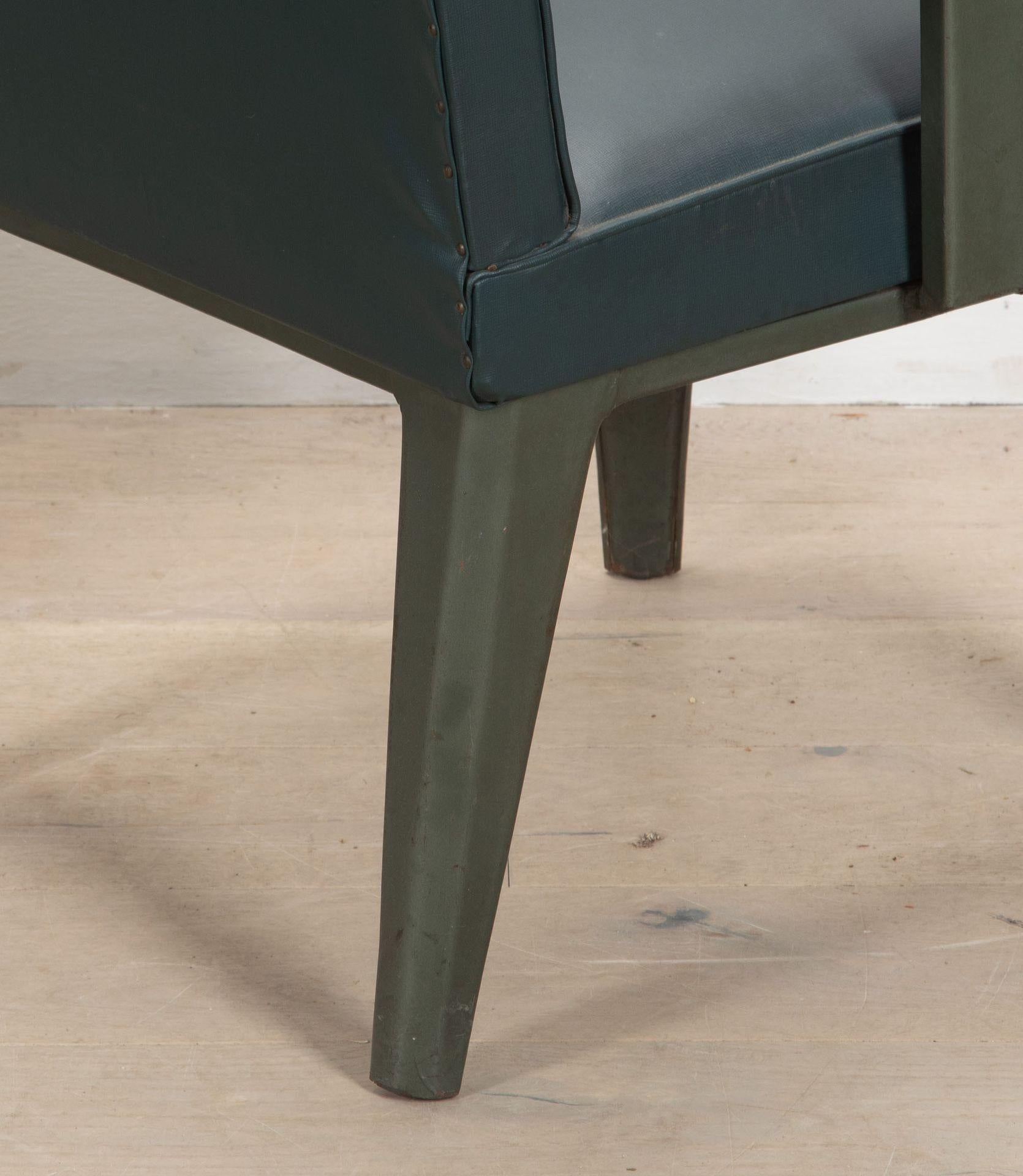 Paire de chaises de la Maison Dominique du 20e siècle en vente 8