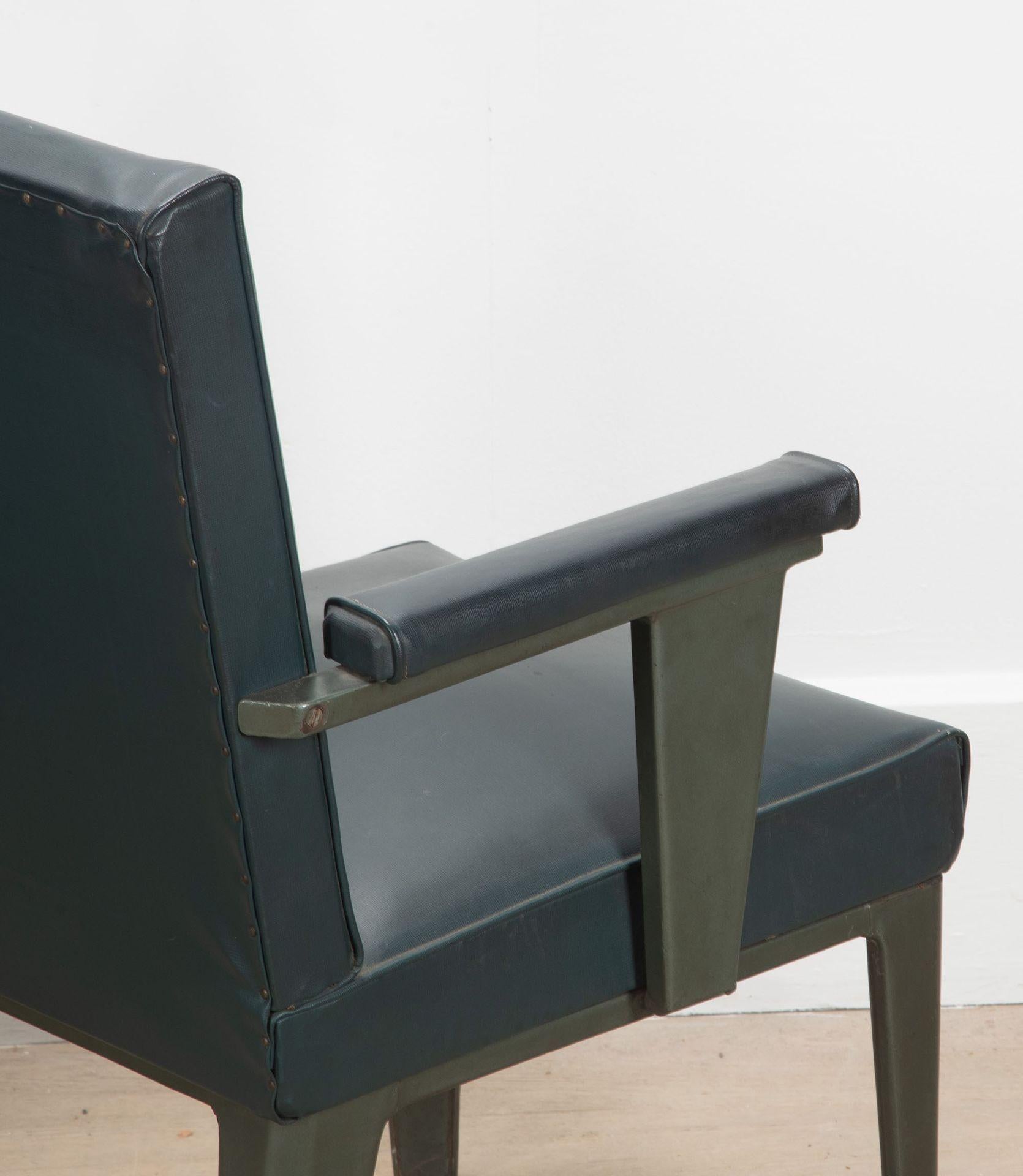 Paire de chaises de la Maison Dominique du 20e siècle en vente 9
