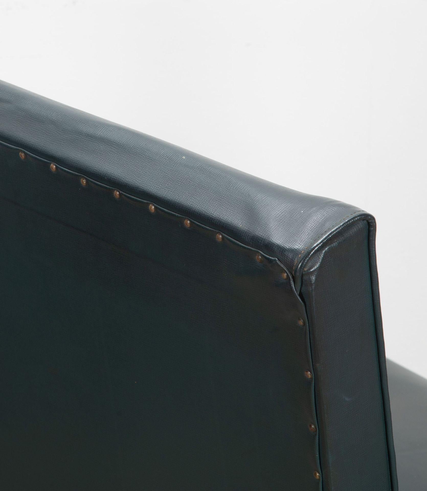 Paire de chaises de la Maison Dominique du 20e siècle en vente 10