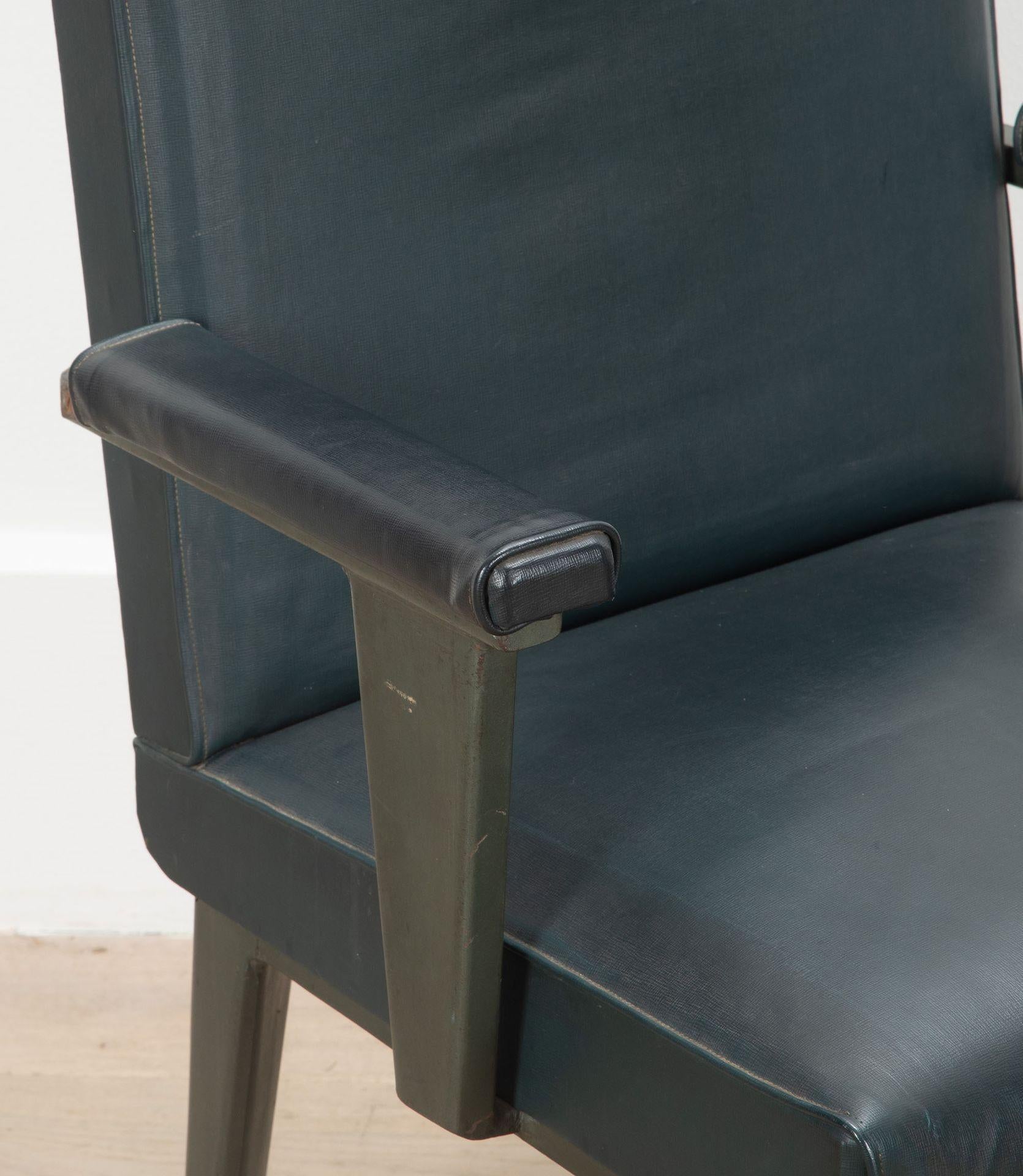 Tissu d'ameublement Paire de chaises de la Maison Dominique du 20e siècle en vente