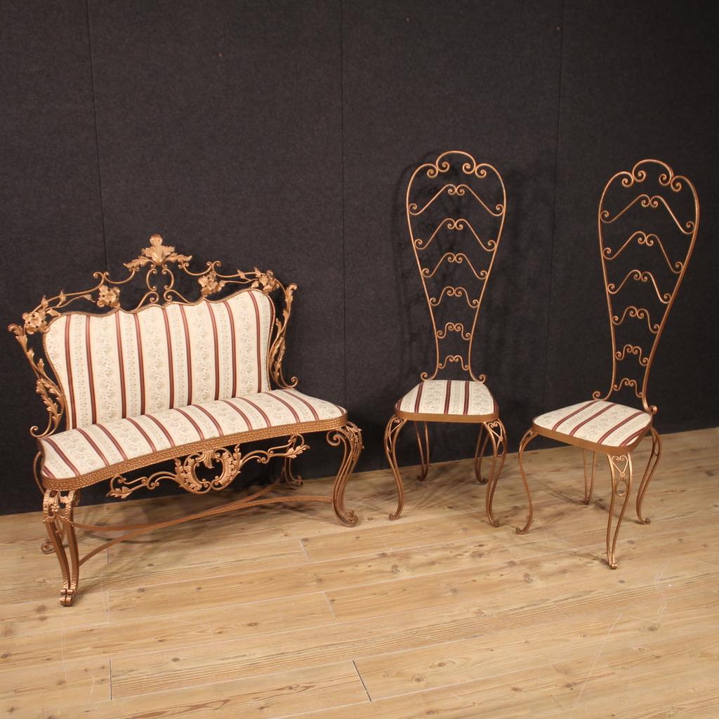 Pair of Italian chairs from the 60s. Furniture in gilded (bronze tint) and chiseled metal of Italian design in the style of Pier Luigi Colli. Seats upholstered in fabric with floral decorations in good condition. Seat height of 45 cm. Back in finely