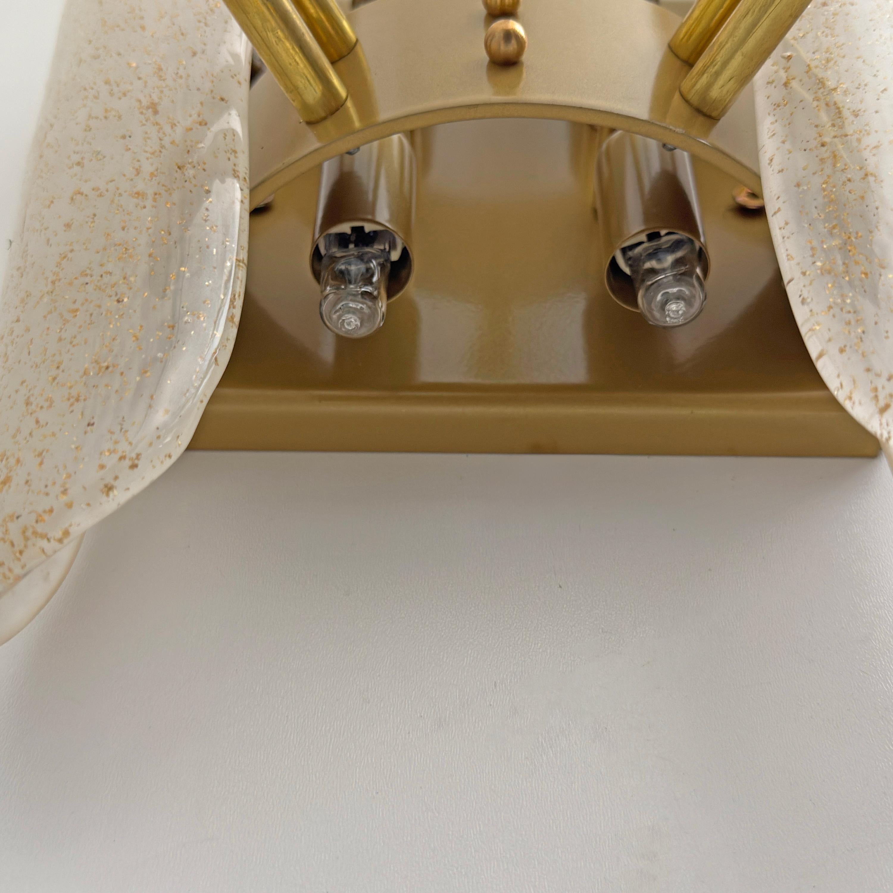 Zwei moderne Wandleuchter des 20. Jahrhunderts aus mattiertem Muranoglas und Blattgold im Angebot 3