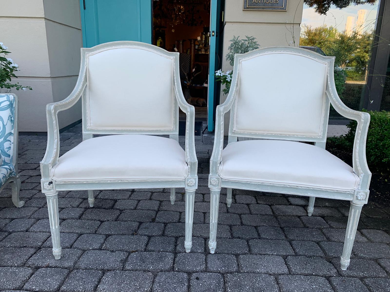 Pair of 20th century neoclassical armchairs with custom finish
Measures: 25