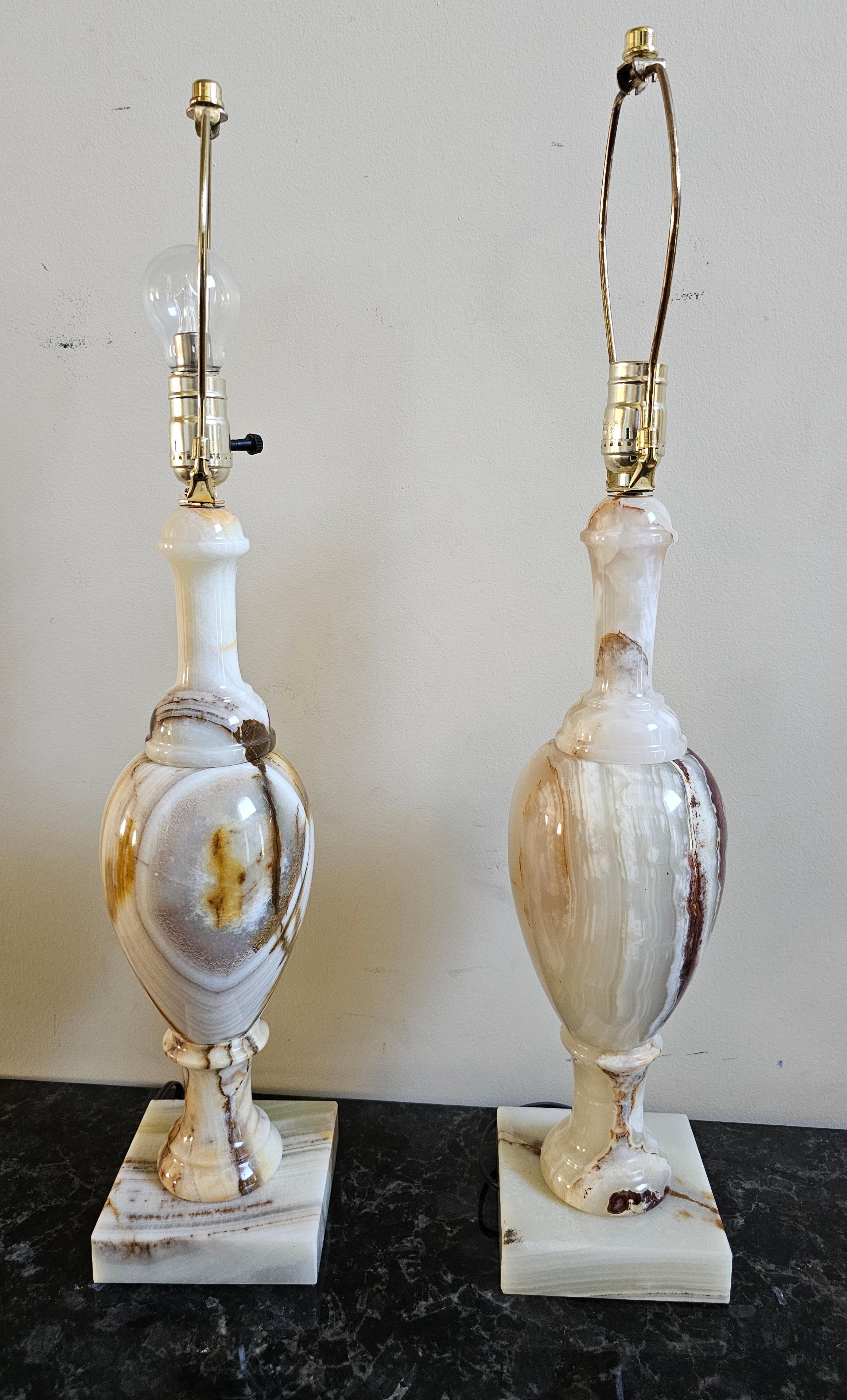 Mid-Century Modern Pair of 20th Century Neoclassical Style Onyx Balluster Table Lamps For Sale