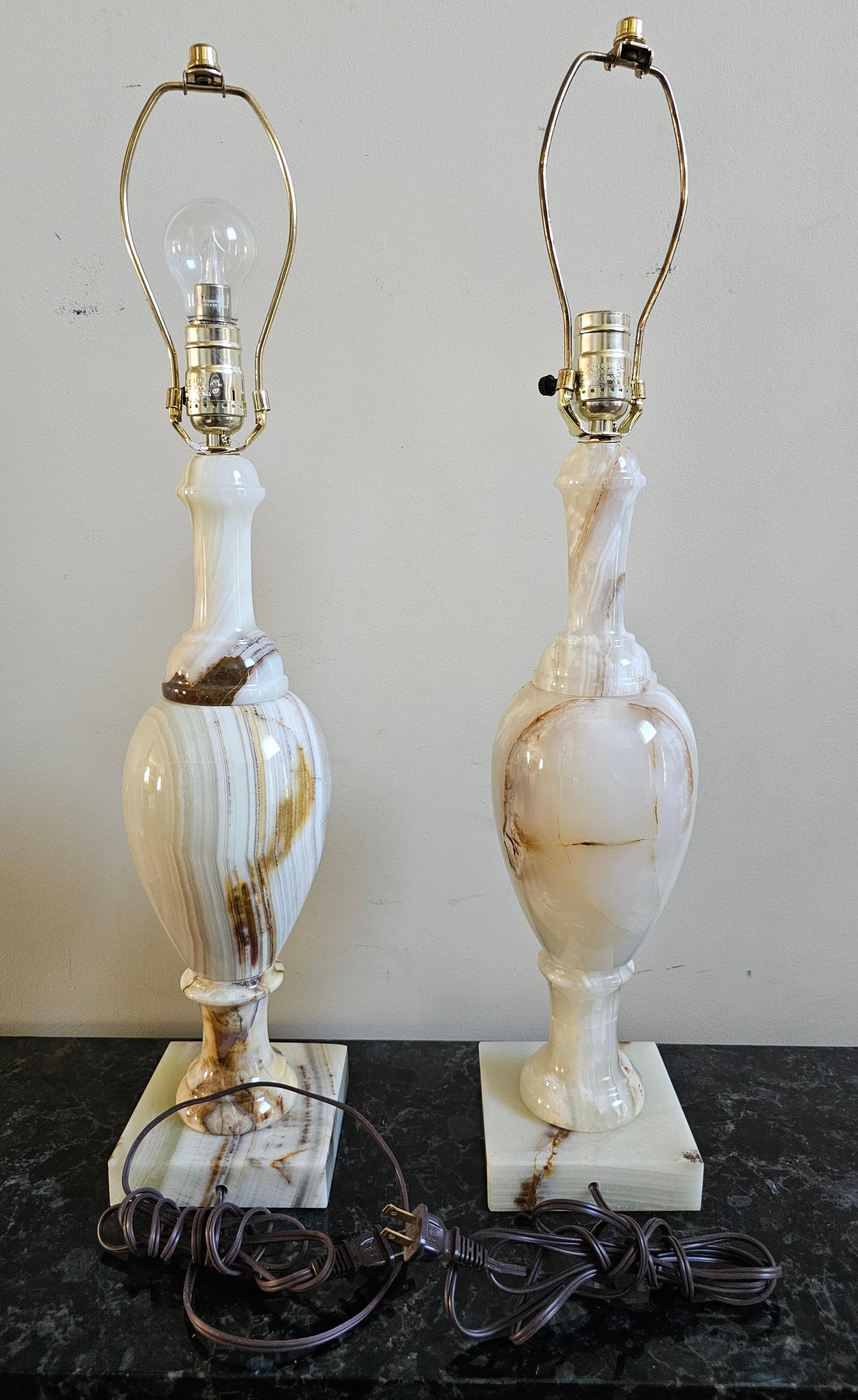 Pair of 20th Century Neoclassical Style Onyx Balluster Table Lamps For Sale 1