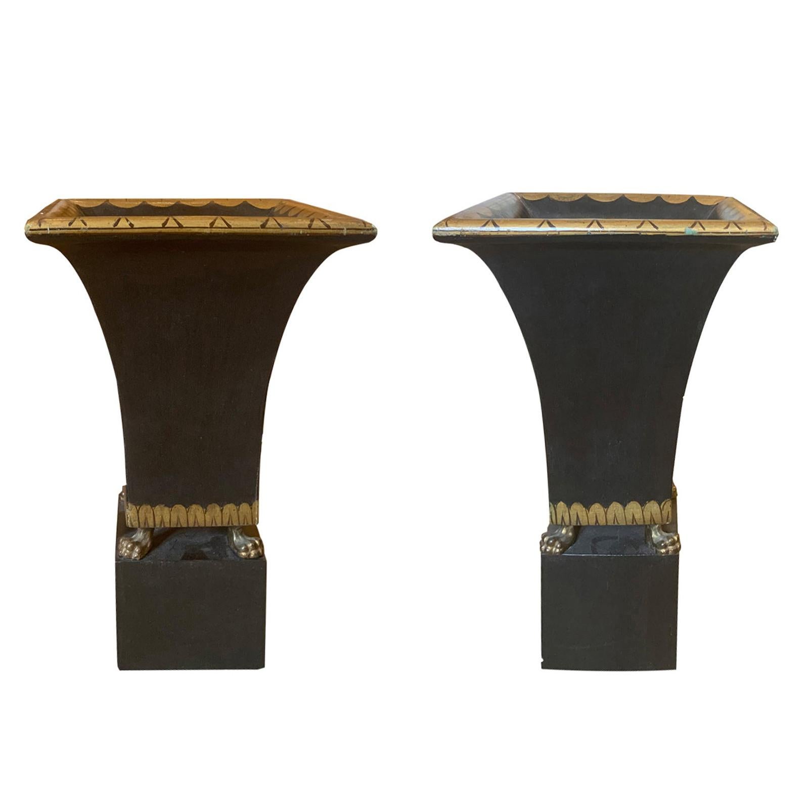 Paire de cache-pots en bois doré de style Palladio du 20ème siècle:: peints en noir &