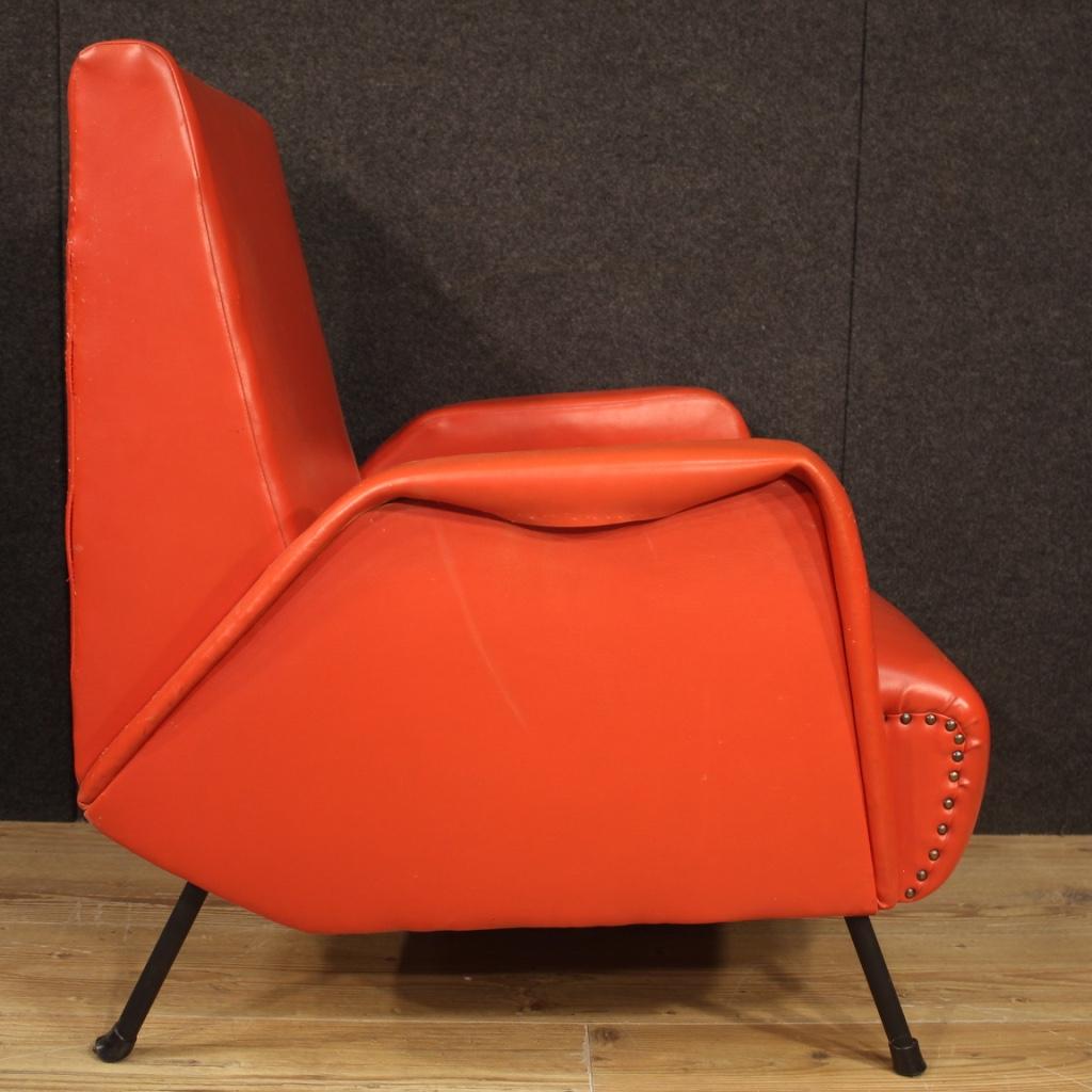Paire de fauteuils de design italien en simili cuir rouge du 20ème siècle:: 1970 en vente 2